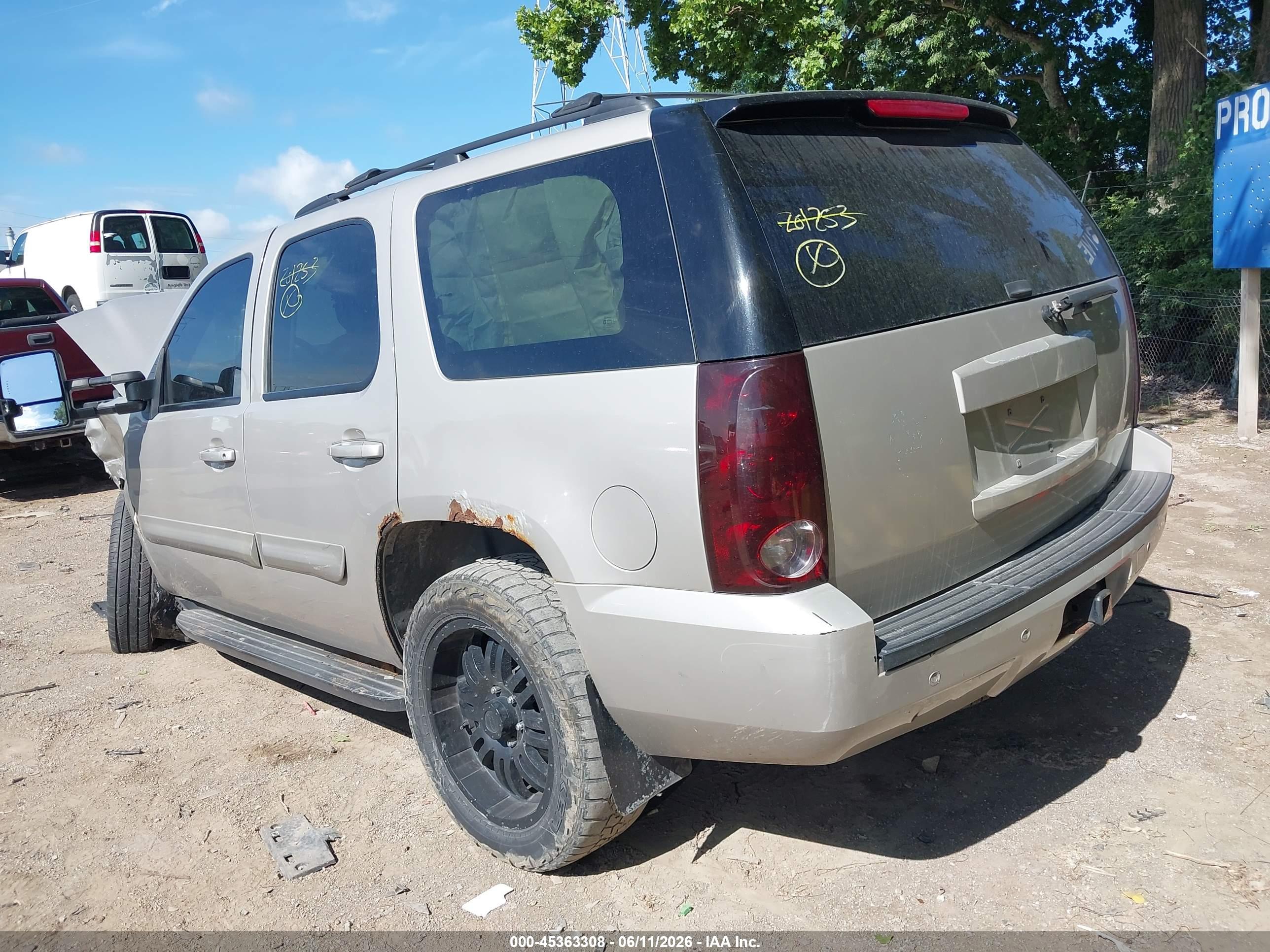 GMC YUKON image 3