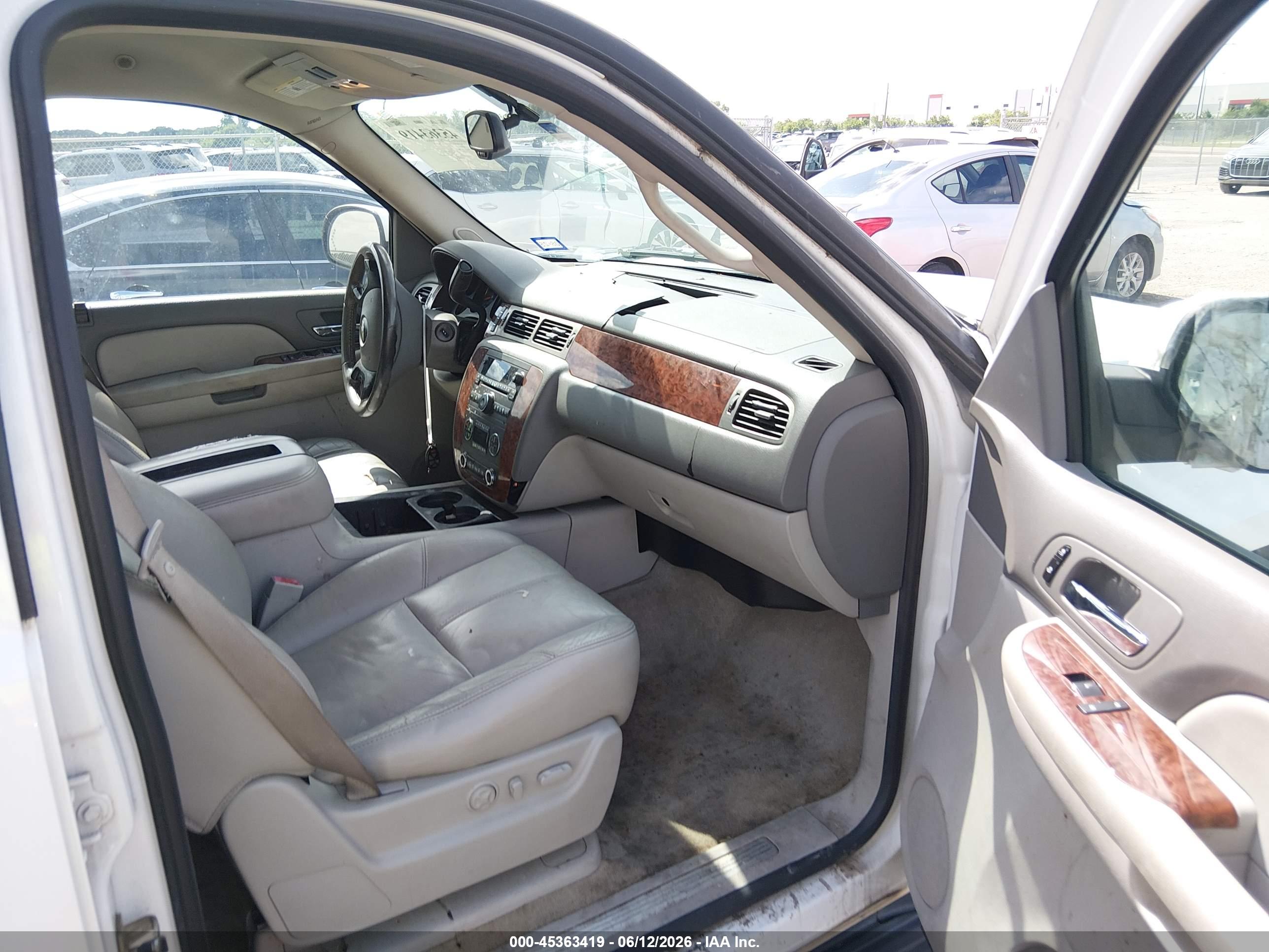 CHEVROLET TAHOE image 5