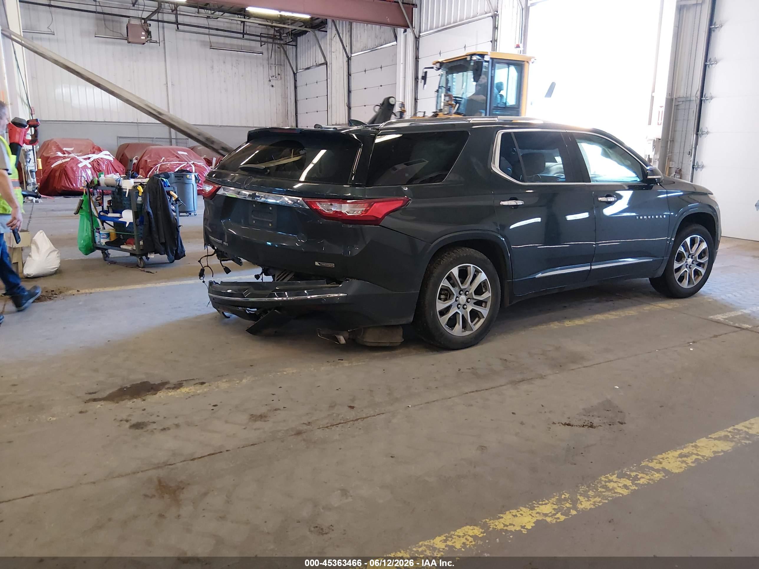 CHEVROLET TRAVERSE image 4