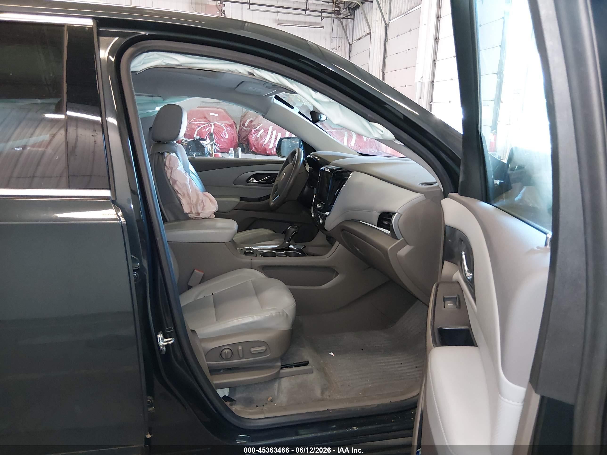 CHEVROLET TRAVERSE image 5