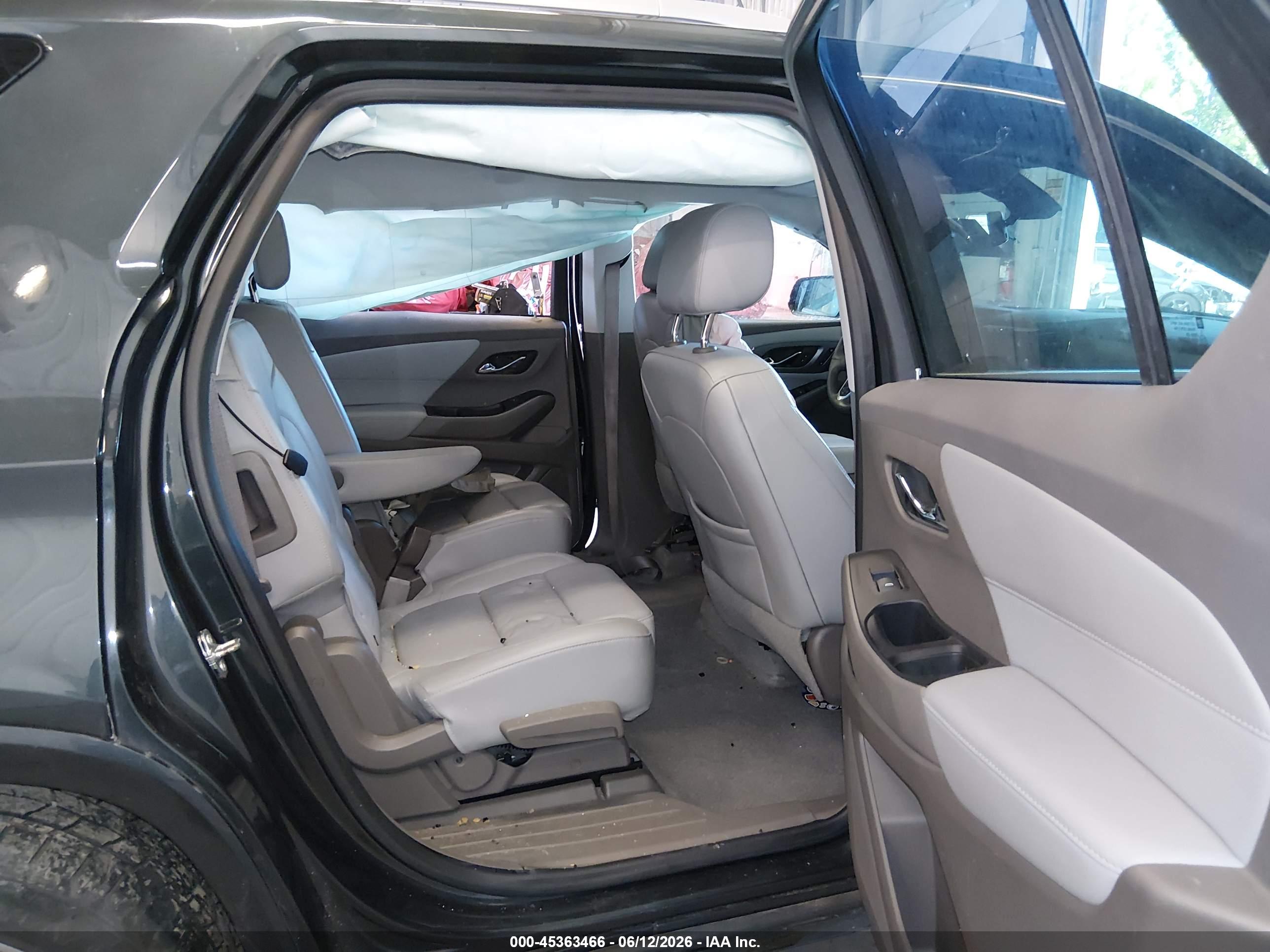 CHEVROLET TRAVERSE image 8