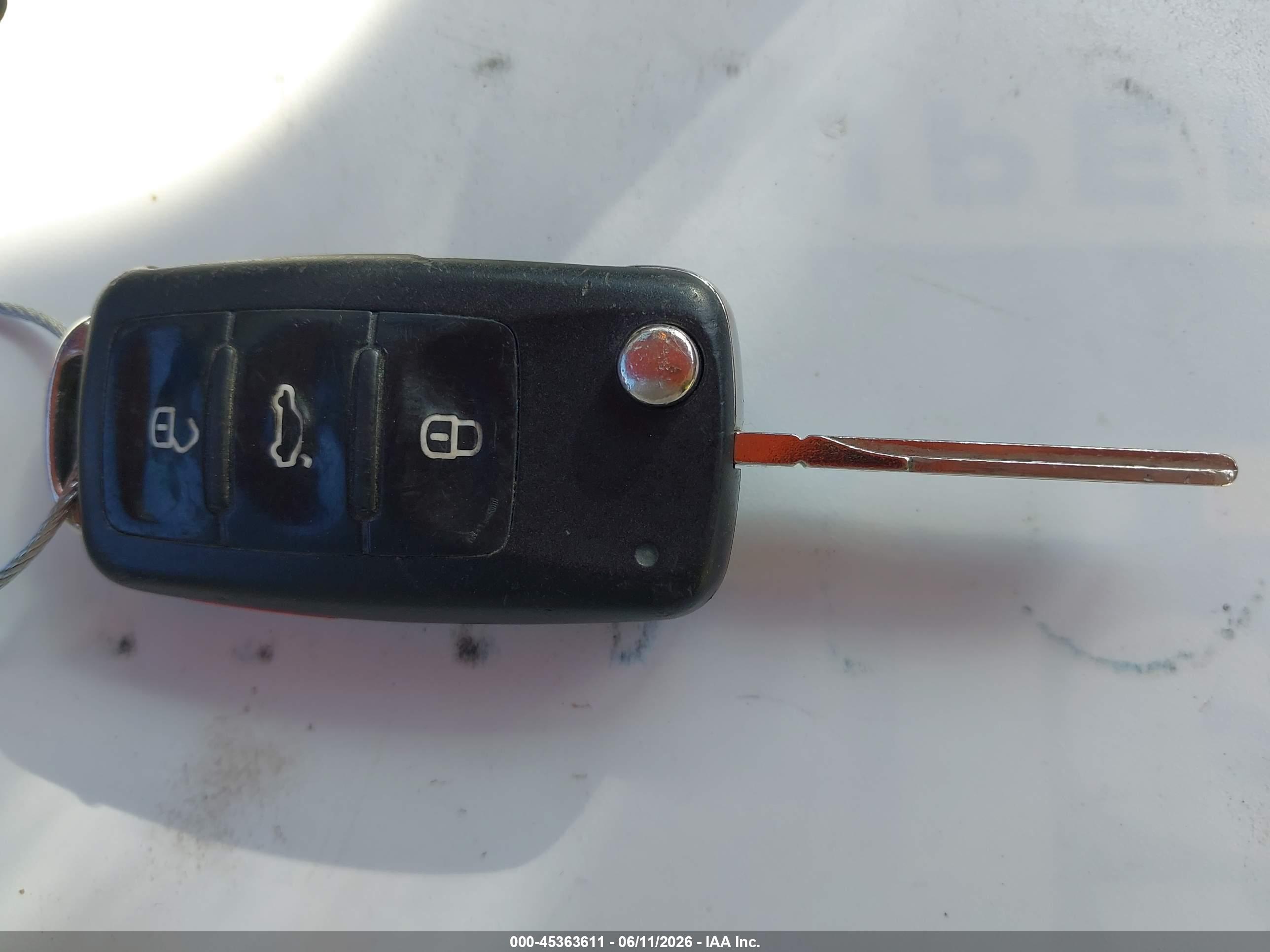 VOLKSWAGEN BEETLE image 11