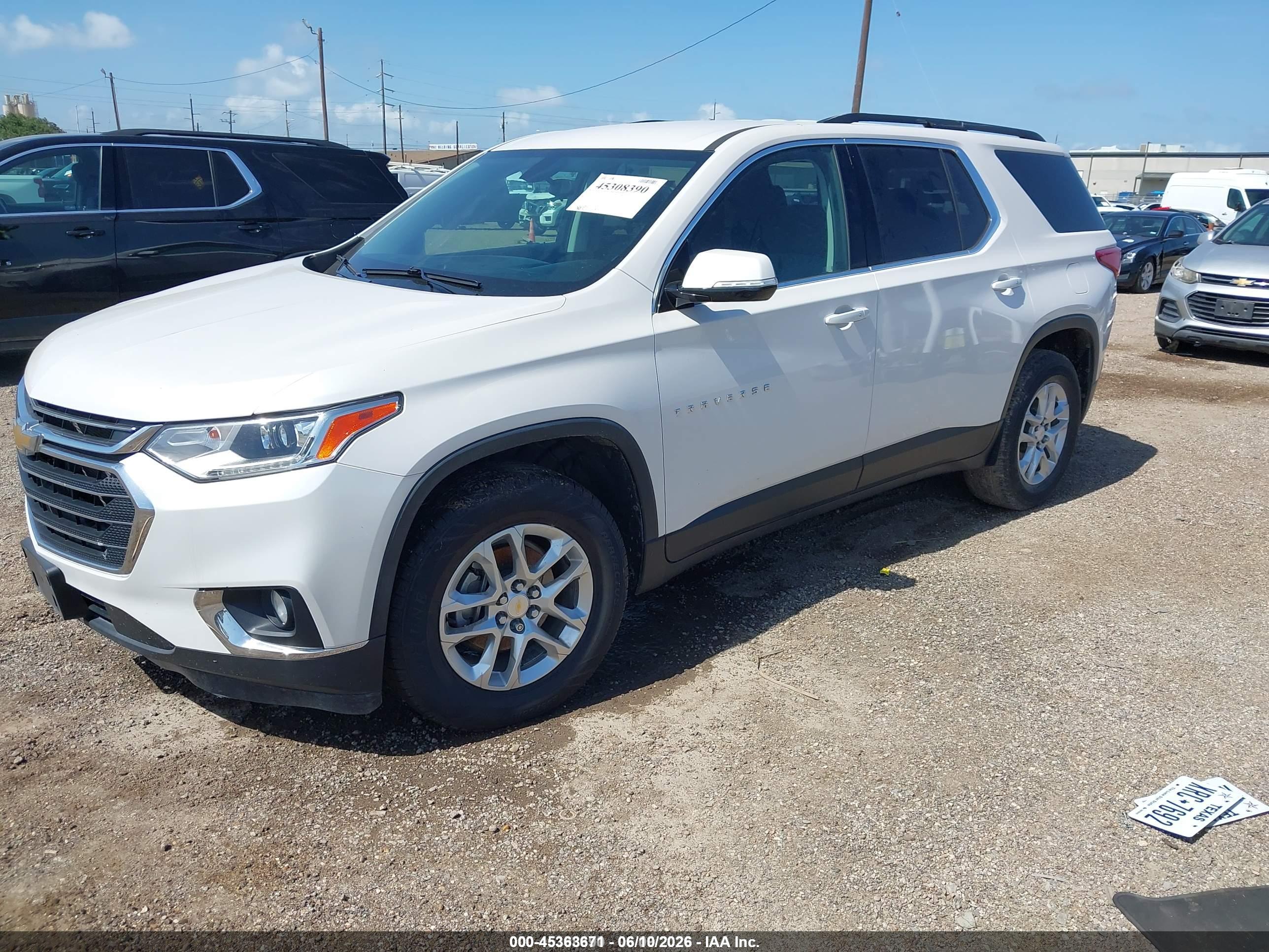 CHEVROLET TRAVERSE image 2