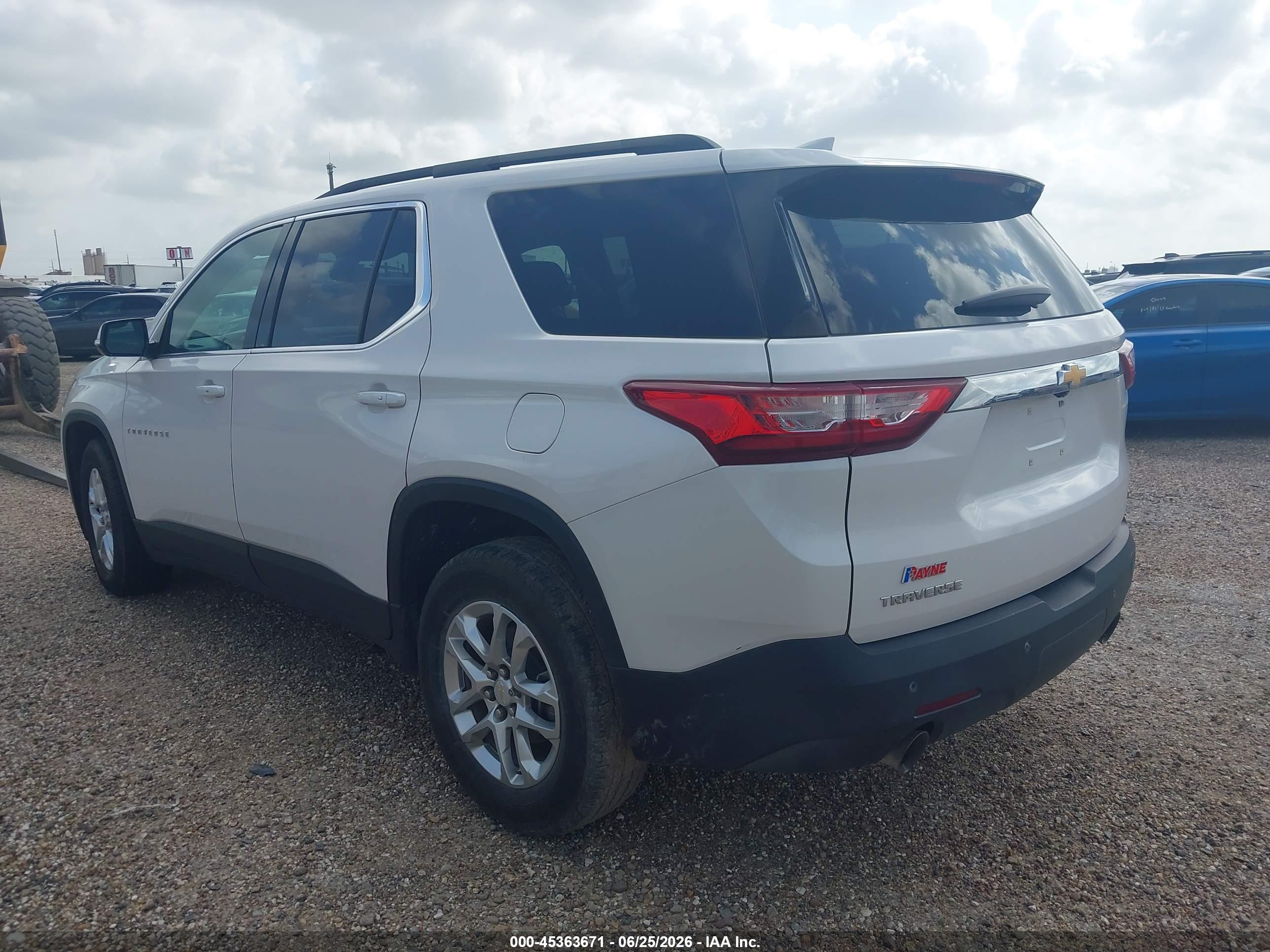 CHEVROLET TRAVERSE image 3