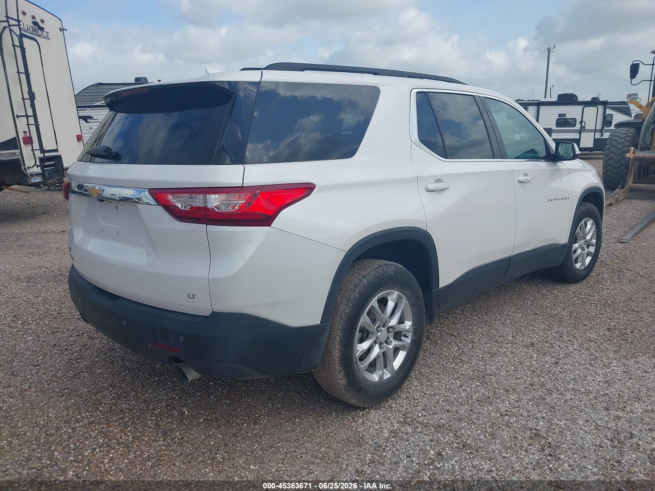 CHEVROLET TRAVERSE image 4