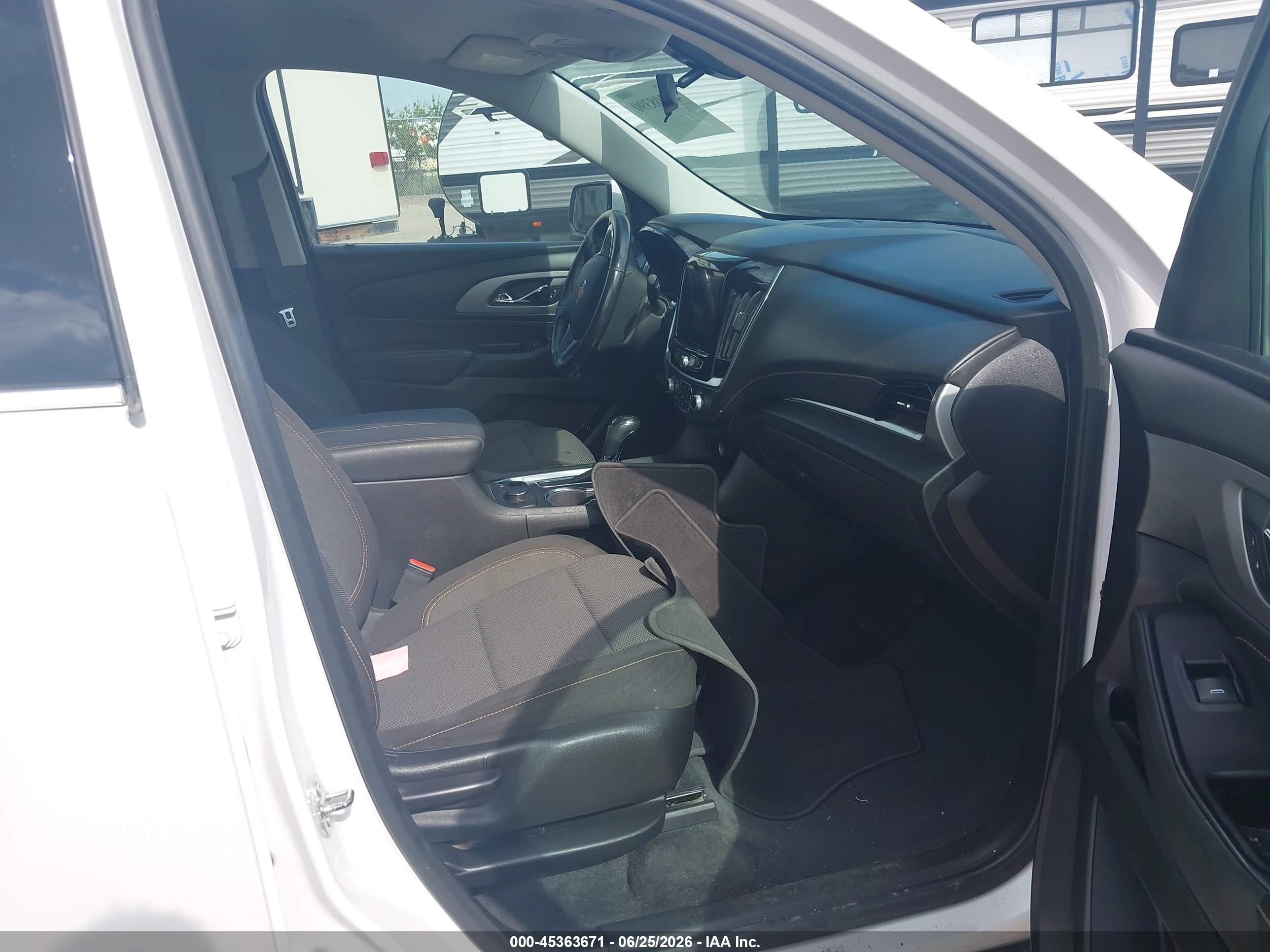 CHEVROLET TRAVERSE image 5