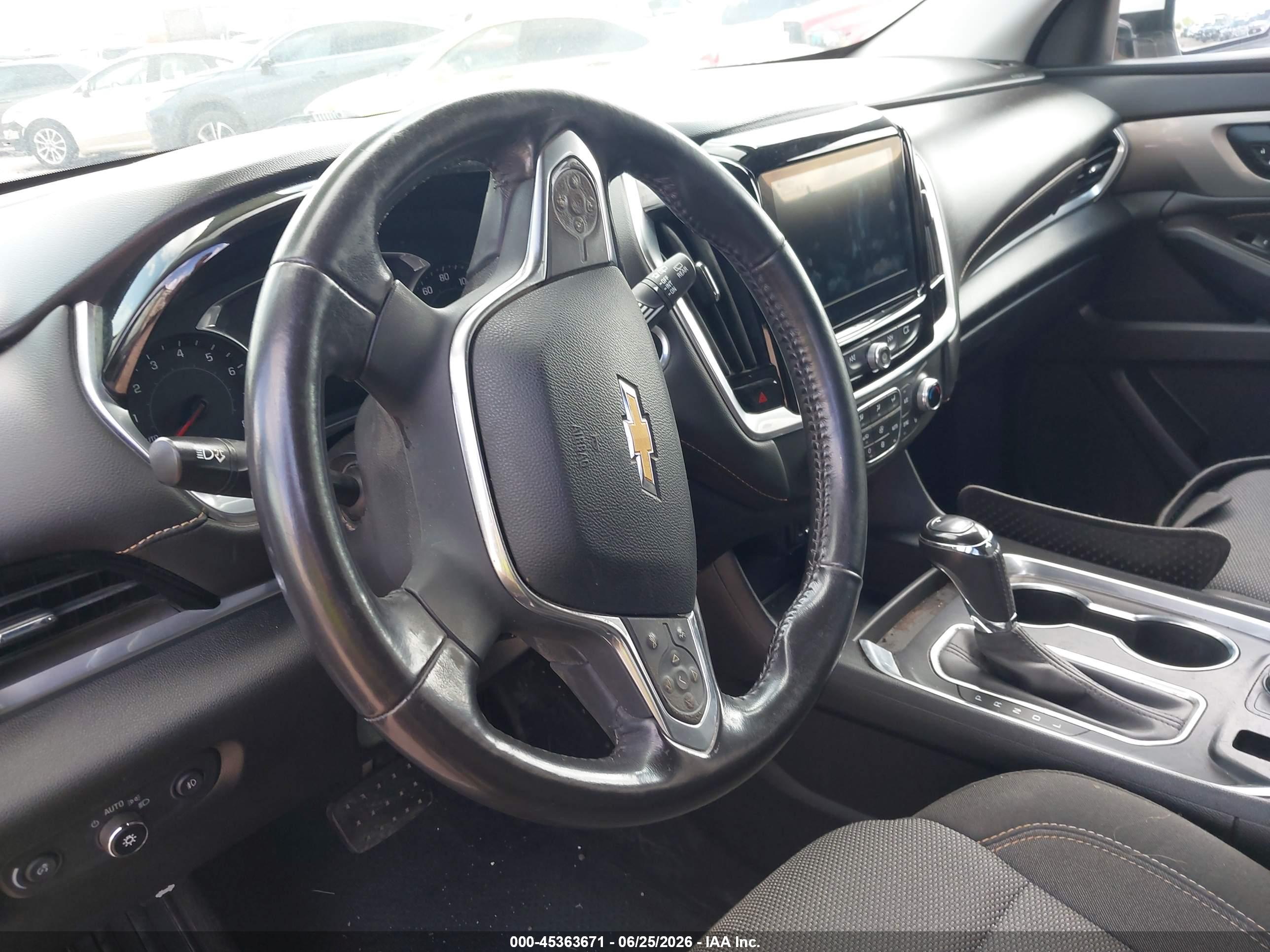 CHEVROLET TRAVERSE image 7