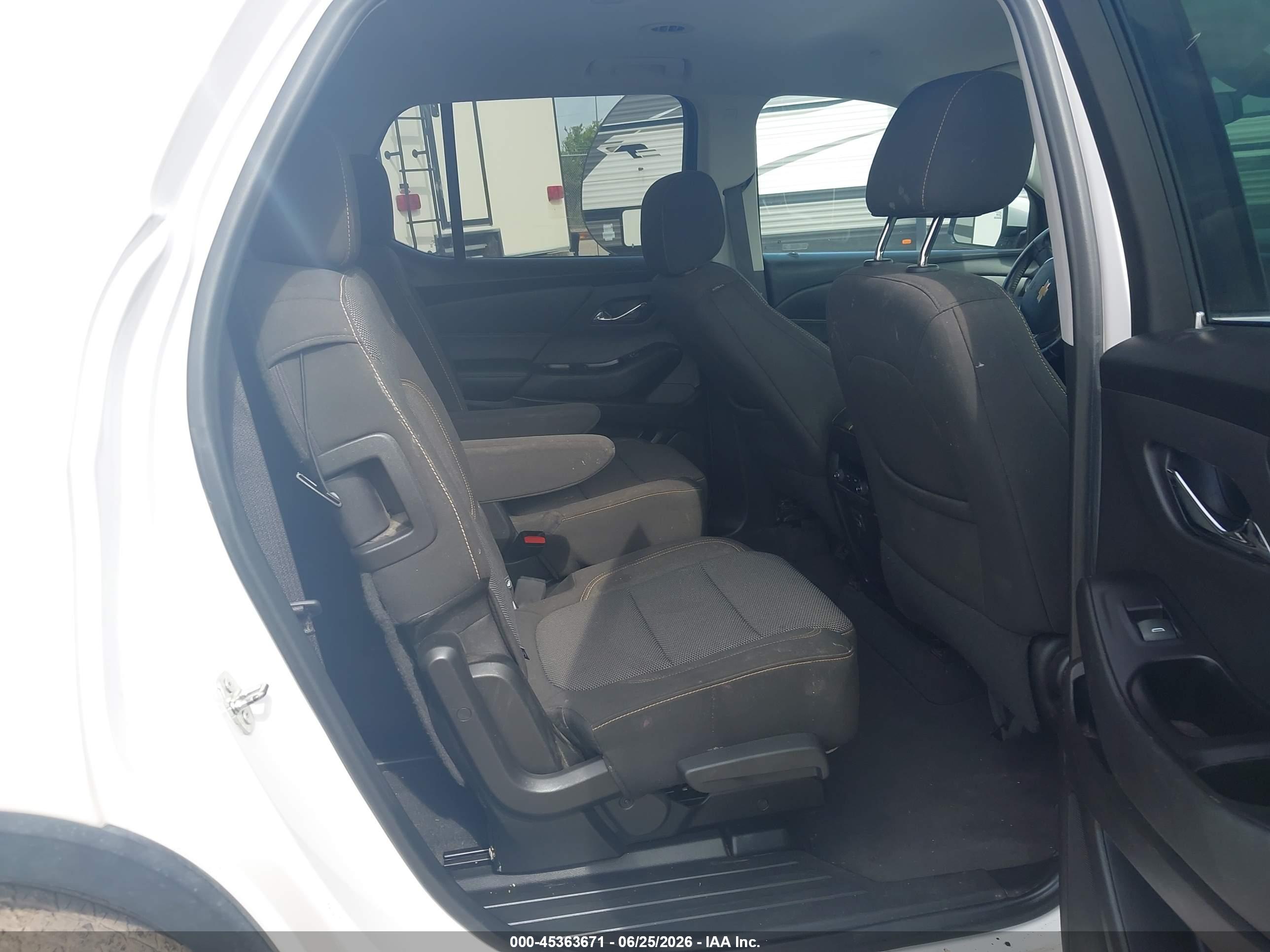 CHEVROLET TRAVERSE image 8