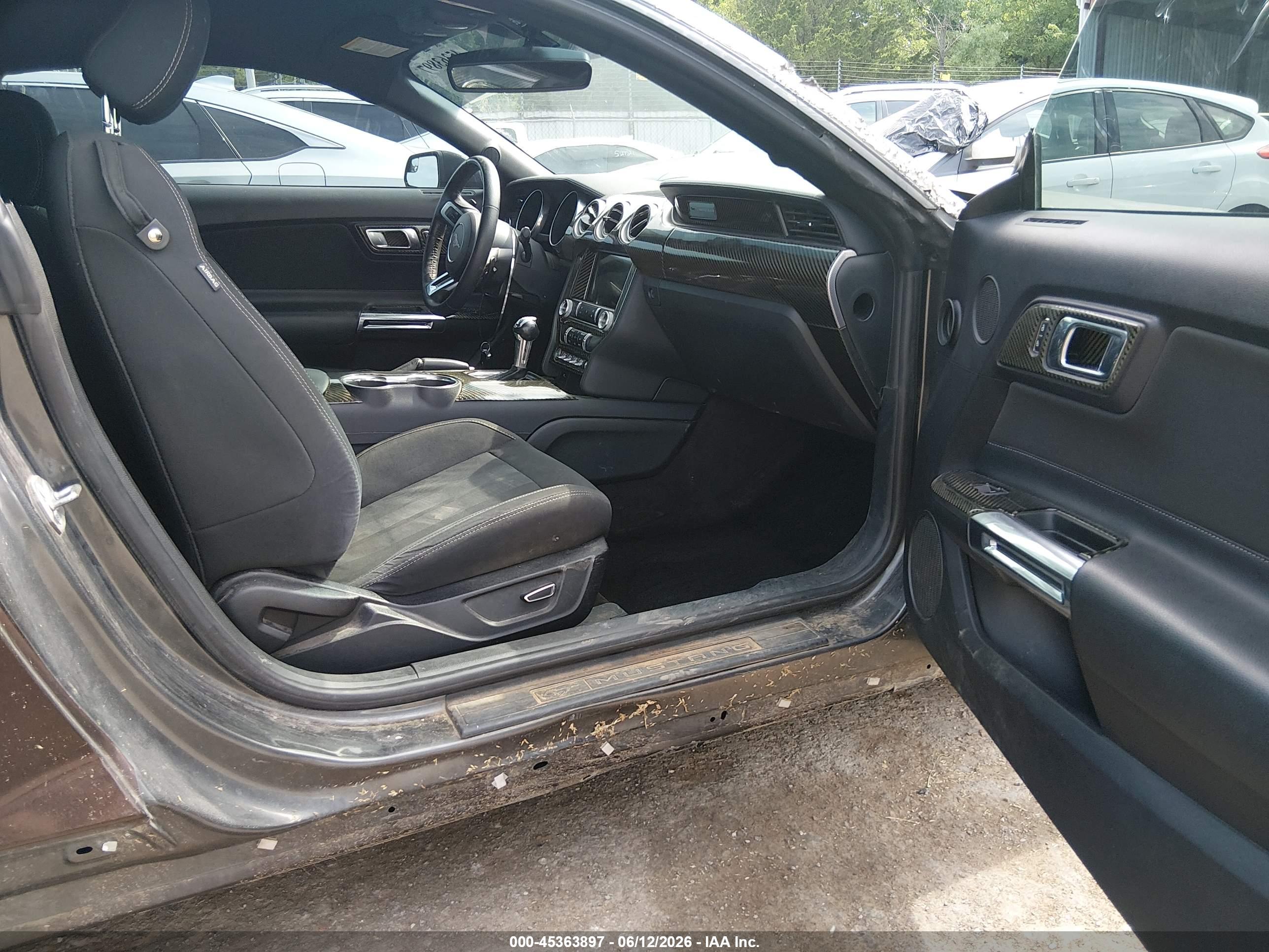 FORD MUSTANG image 5