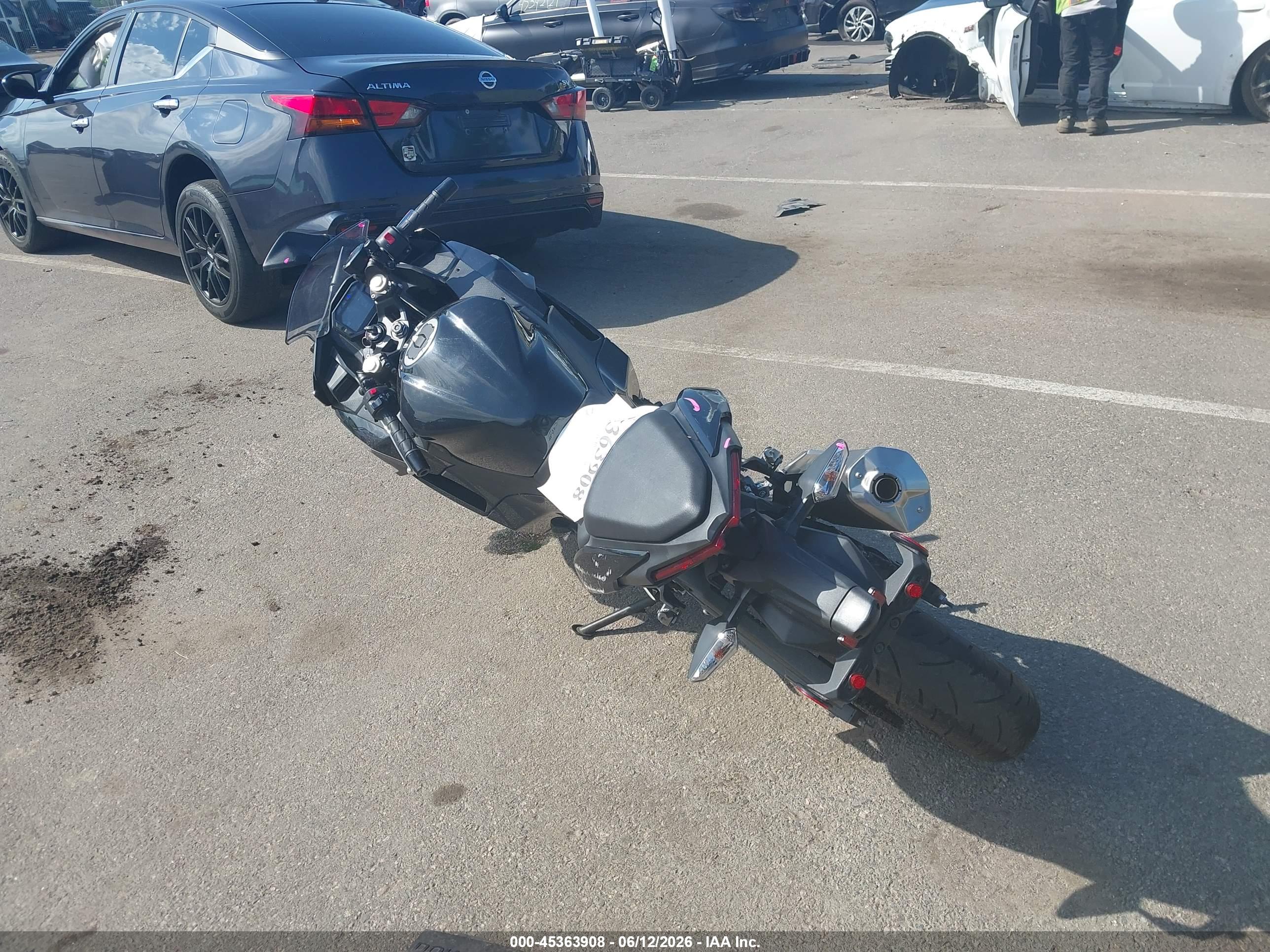 KAWASAKI EX500 image 4