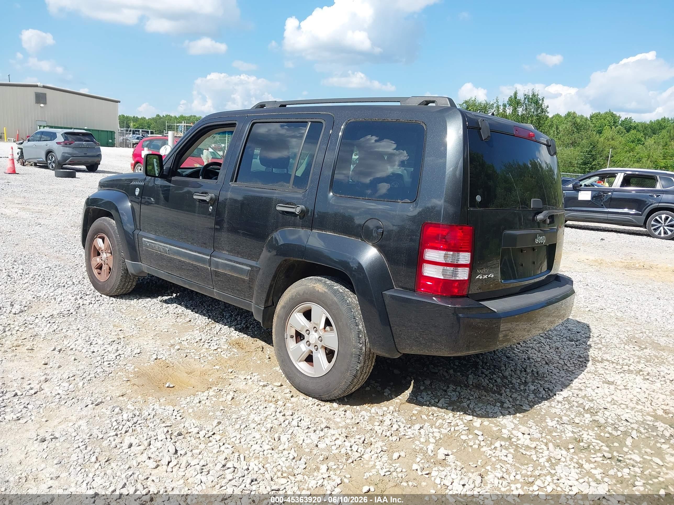 JEEP LIBERTY image 3