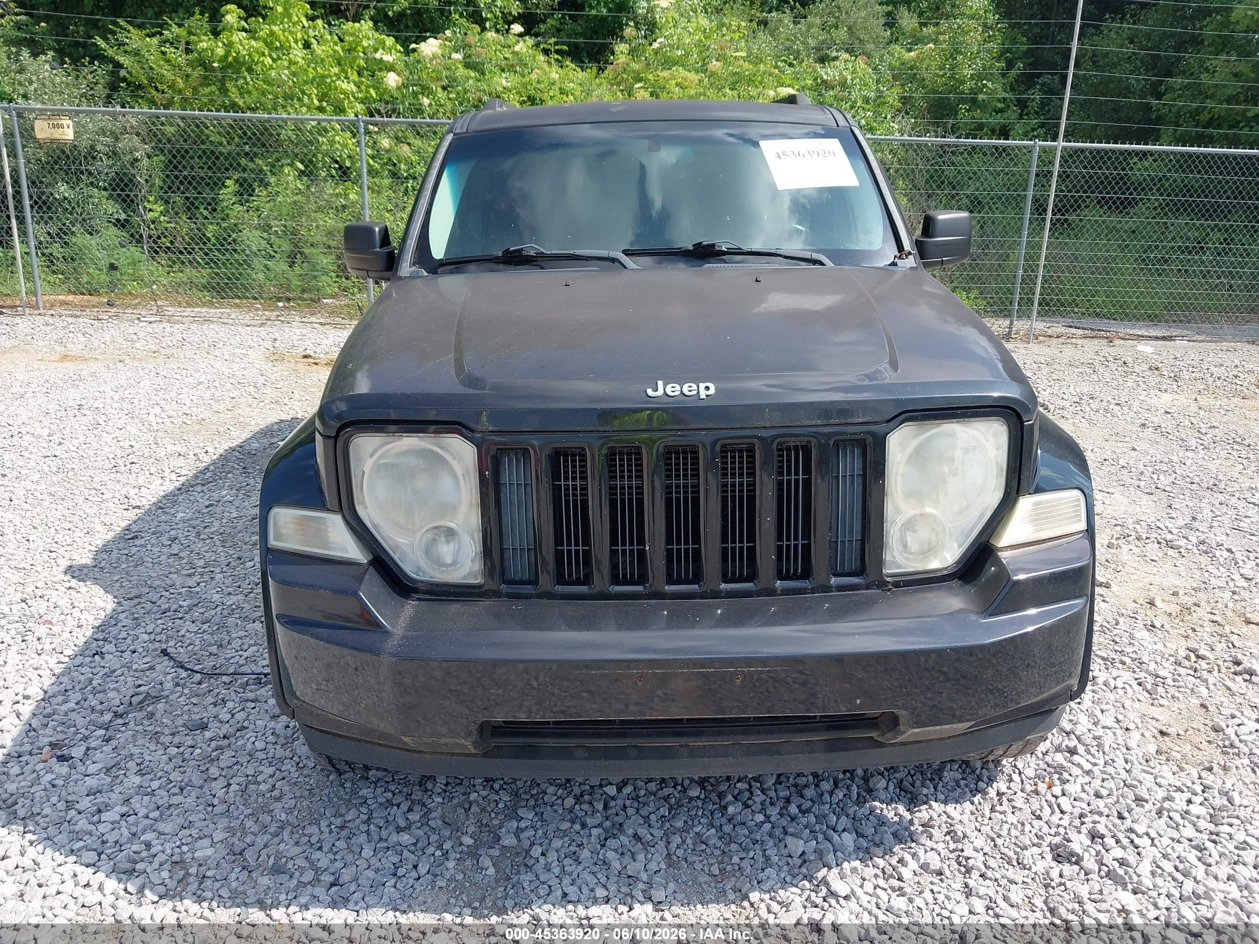 JEEP LIBERTY image 6