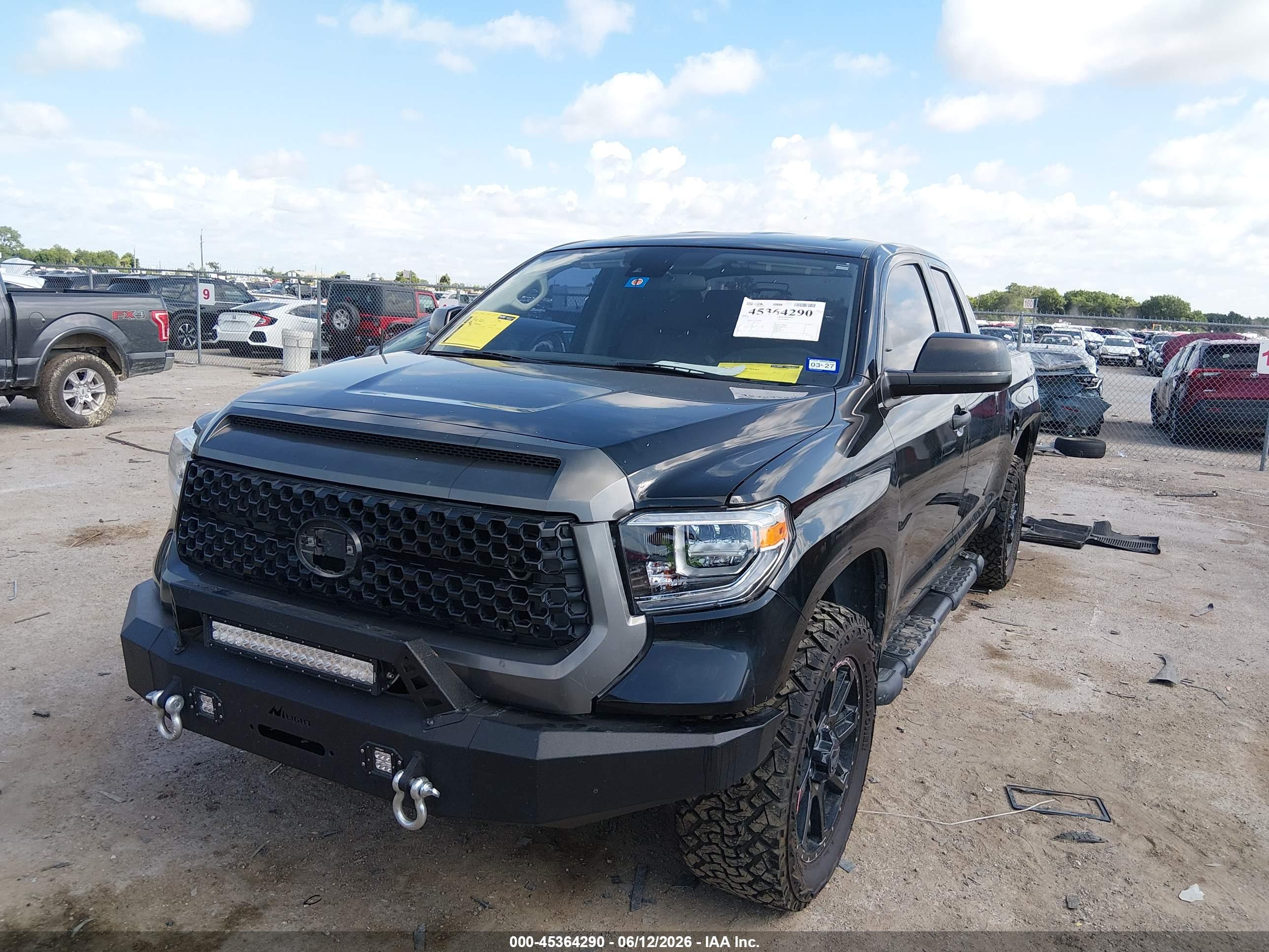 TOYOTA TUNDRA image 2