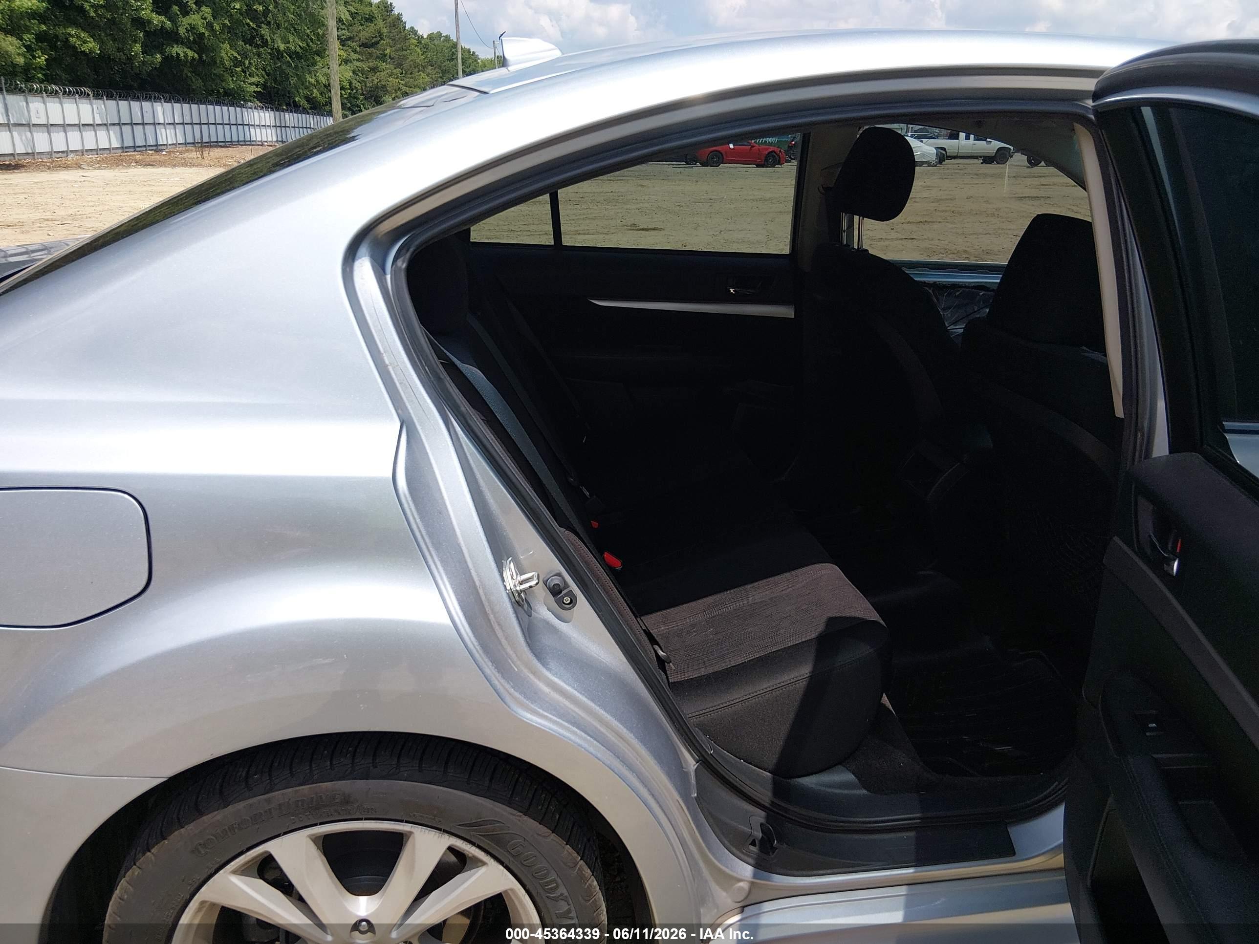 SUBARU LEGACY image 8