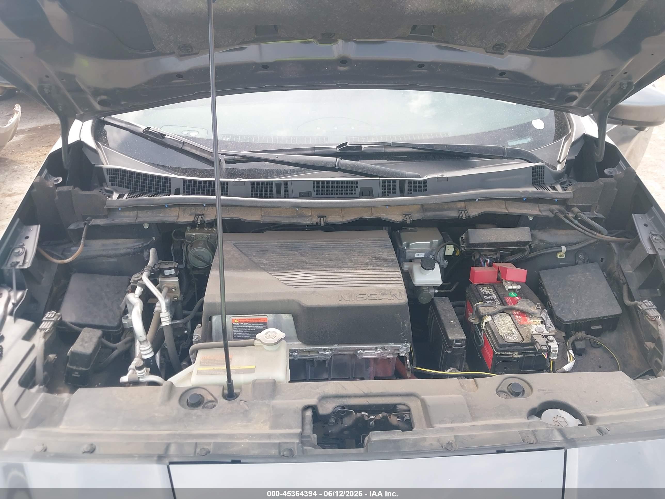 NISSAN LEAF image 10