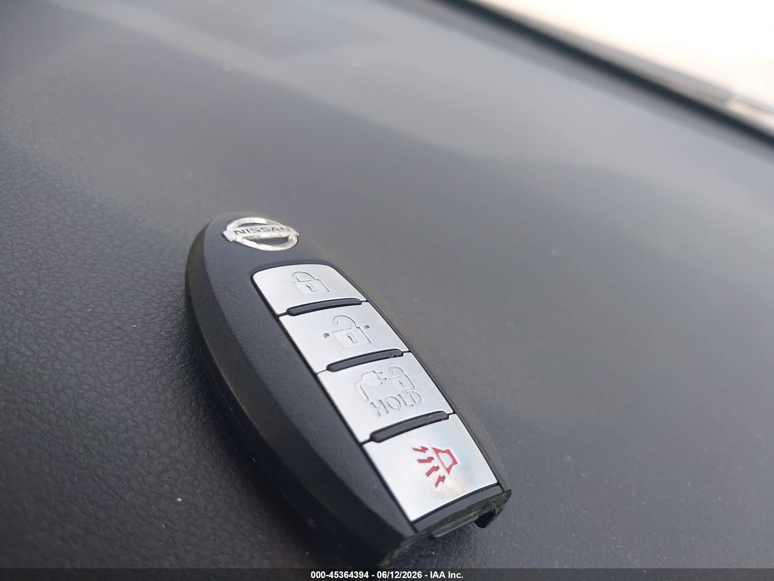 NISSAN LEAF image 11
