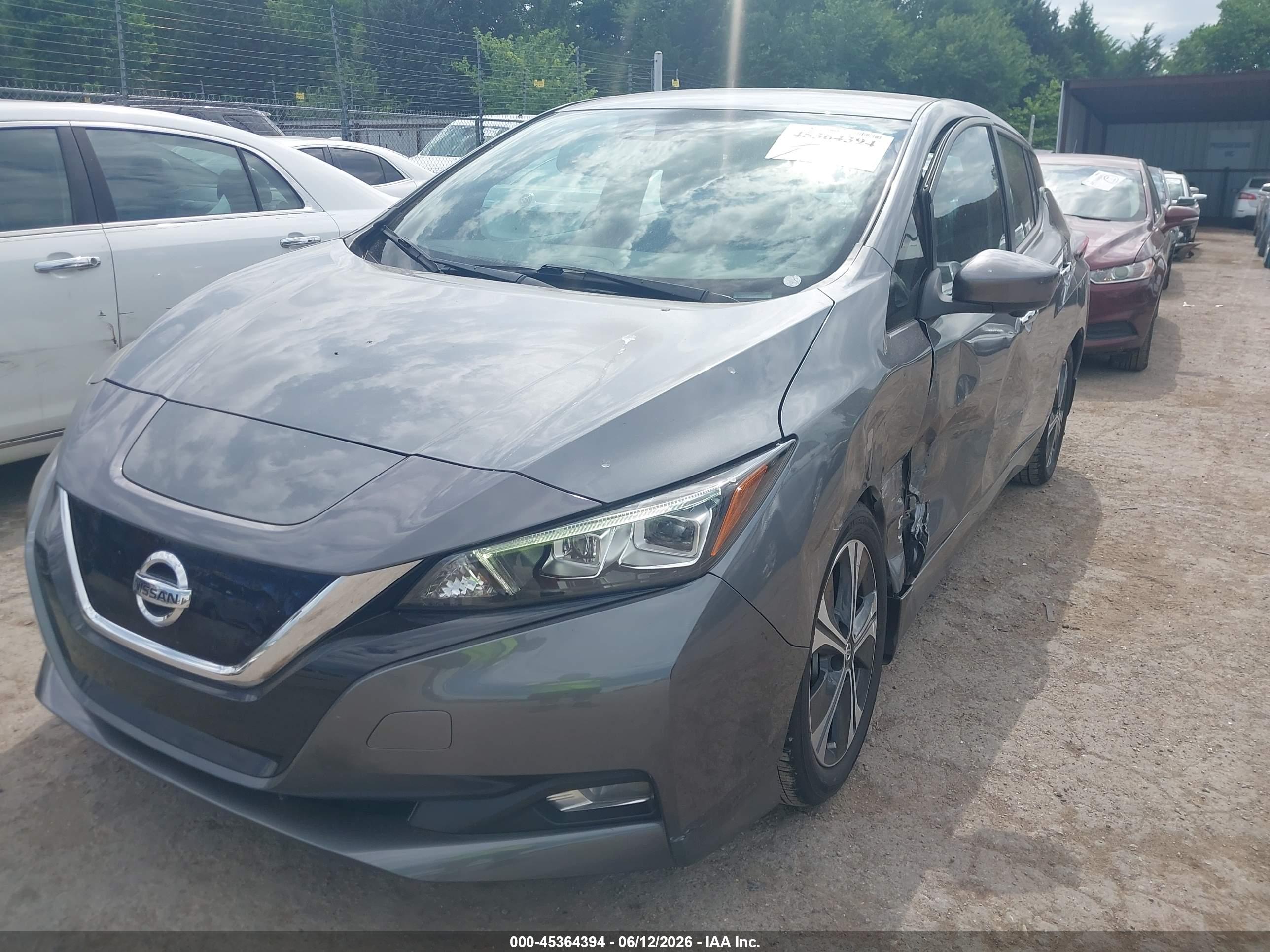 NISSAN LEAF image 2
