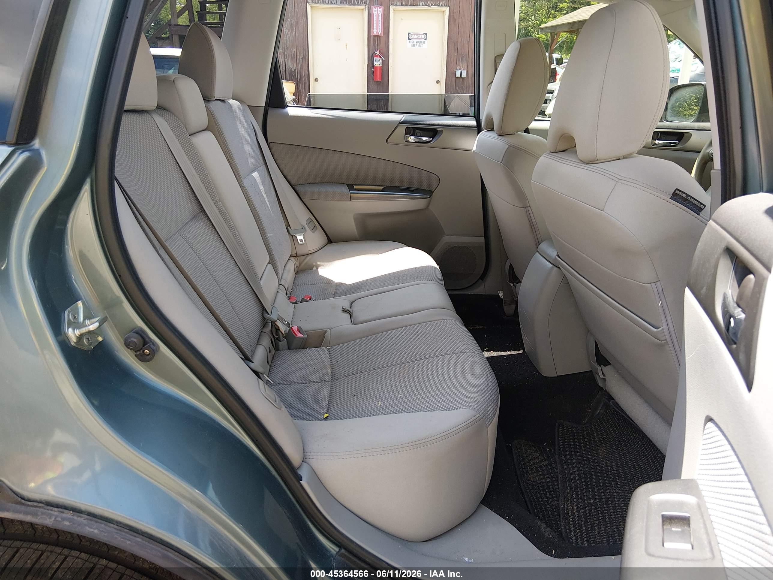 SUBARU FORESTER image 8