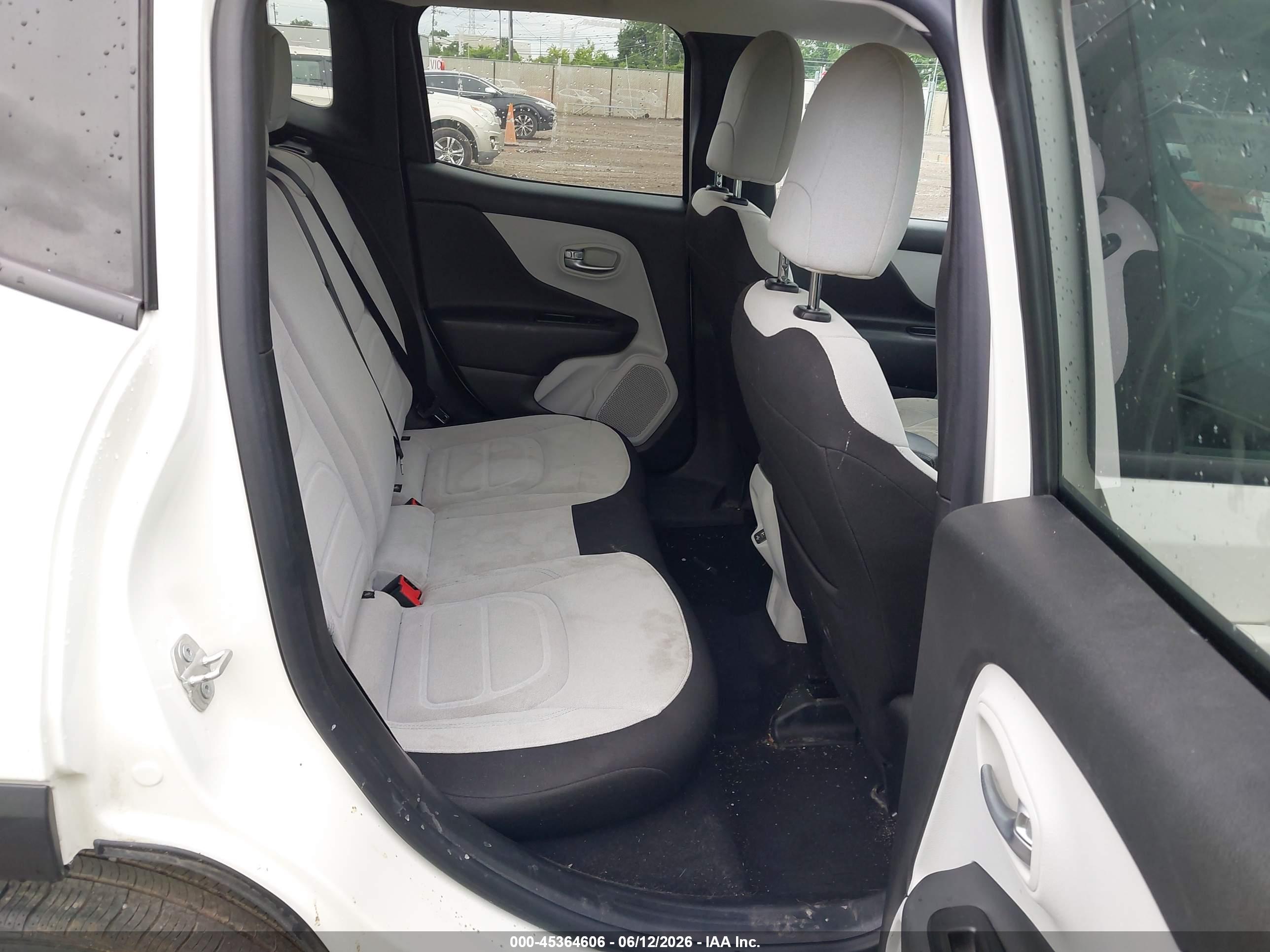 JEEP RENEGADE image 8