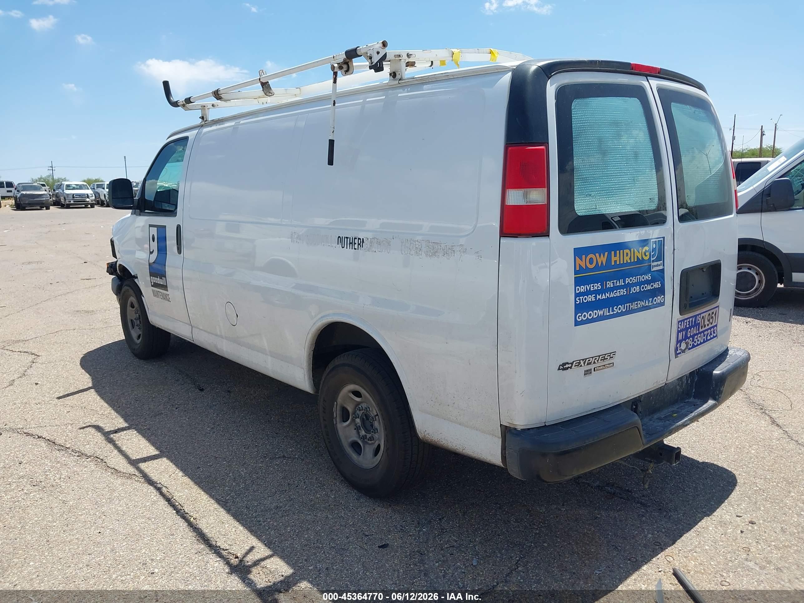 CHEVROLET EXPRESS image 3