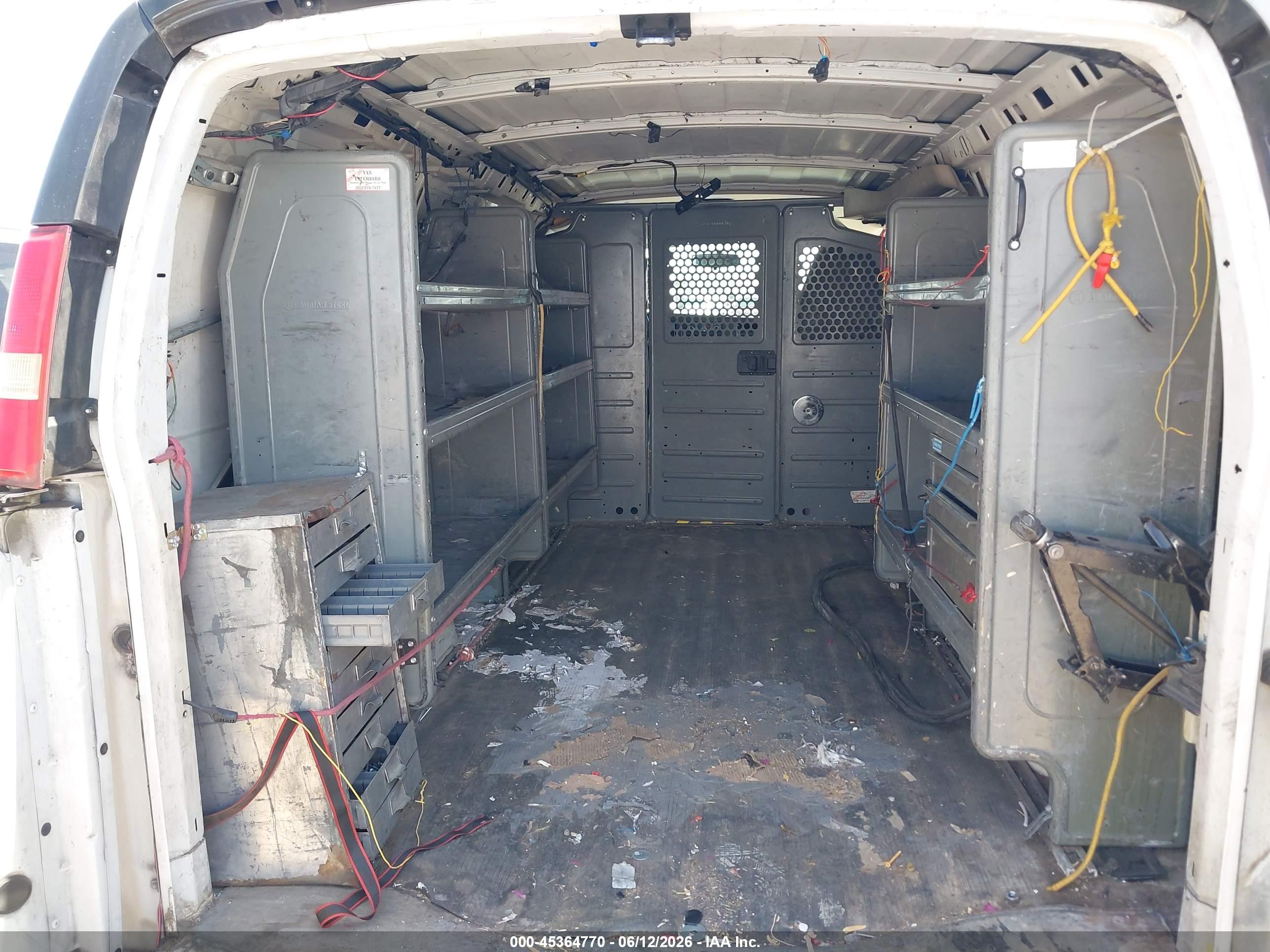 CHEVROLET EXPRESS image 5