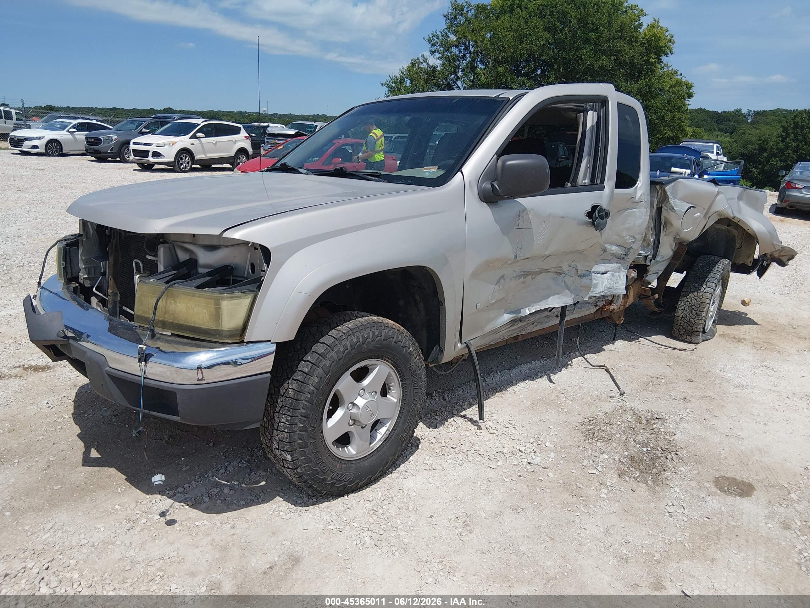 GMC CANYON image 2