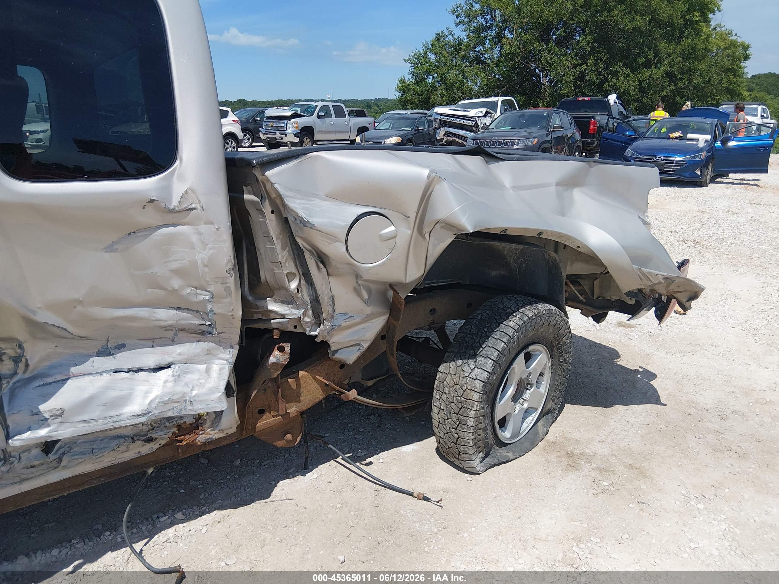 GMC CANYON image 6