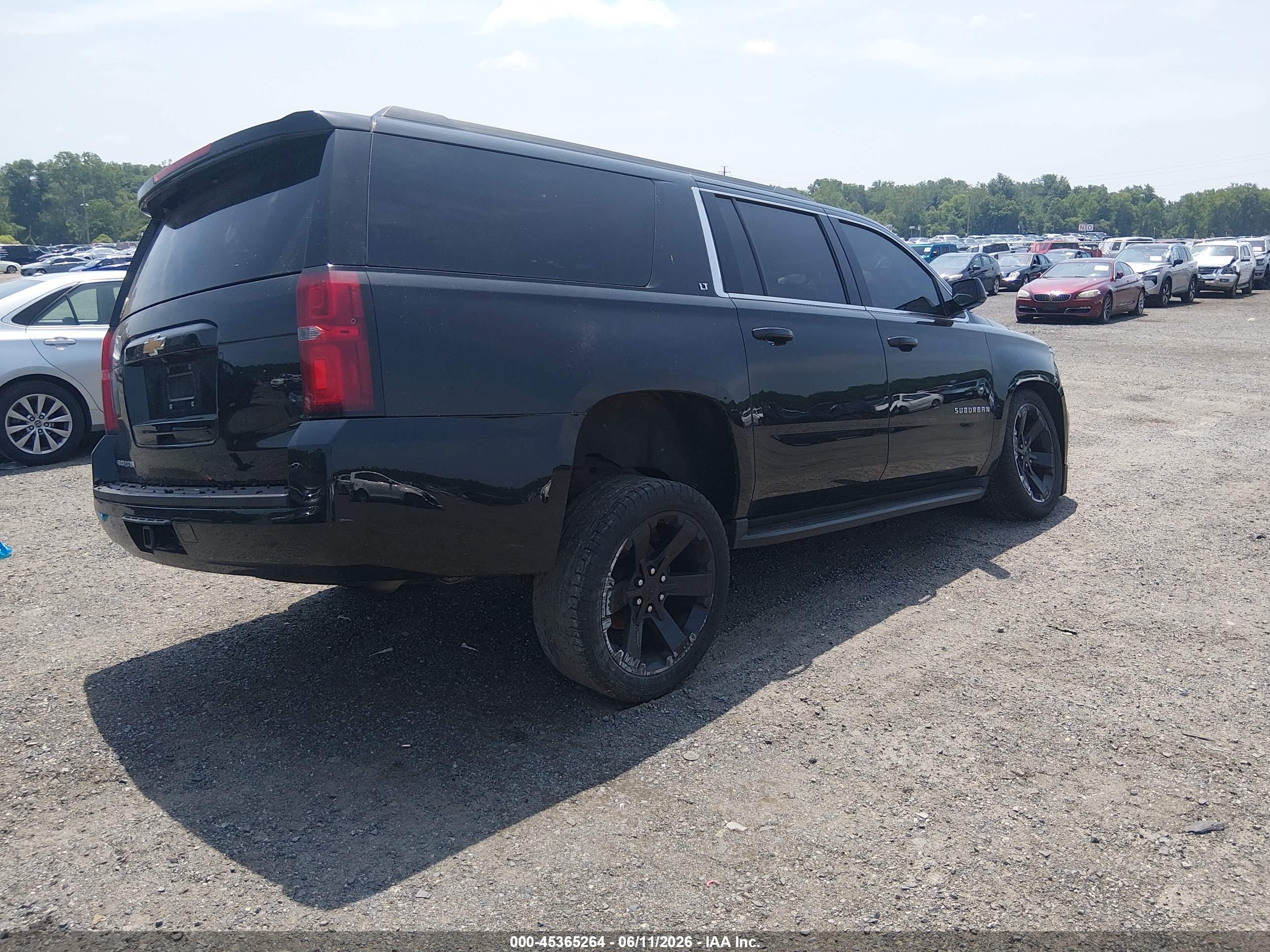 CHEVROLET SUBURBAN image 4