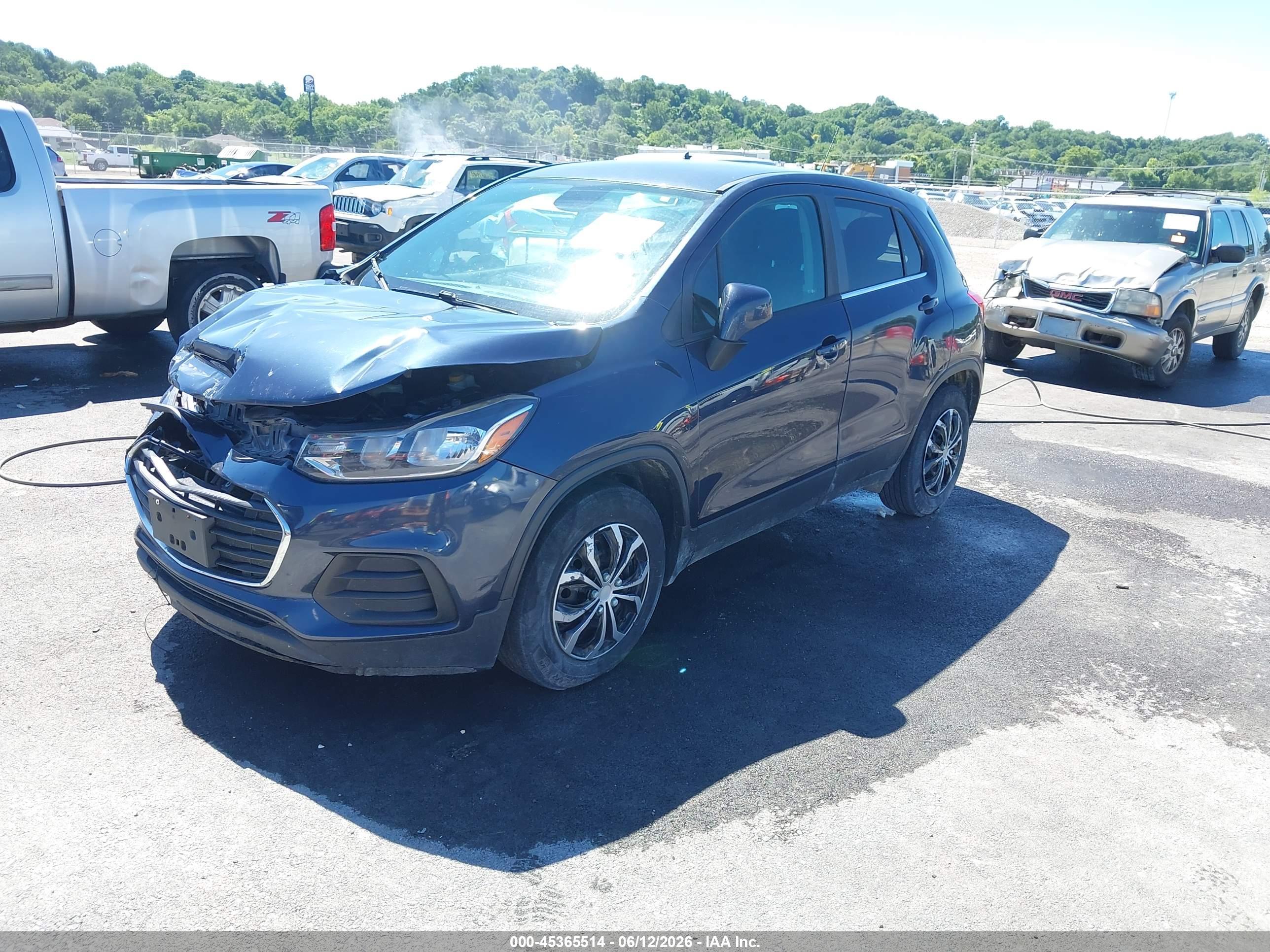 CHEVROLET TRAX image 2