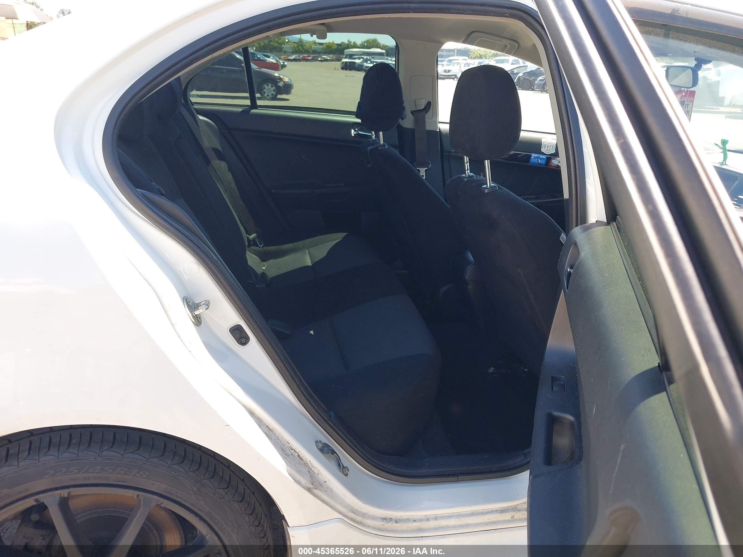 MITSUBISHI LANCER image 8