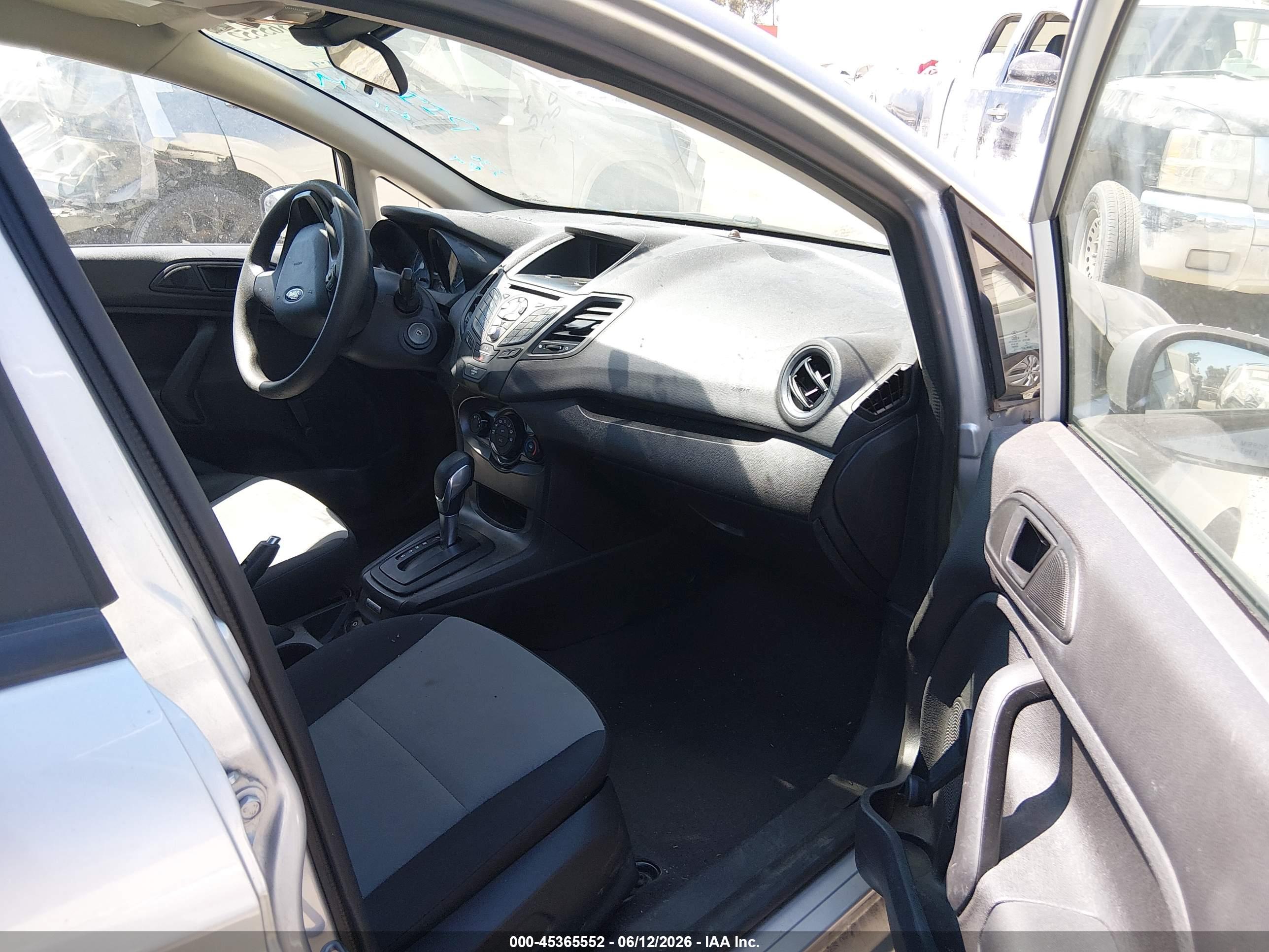 FORD FIESTA image 5