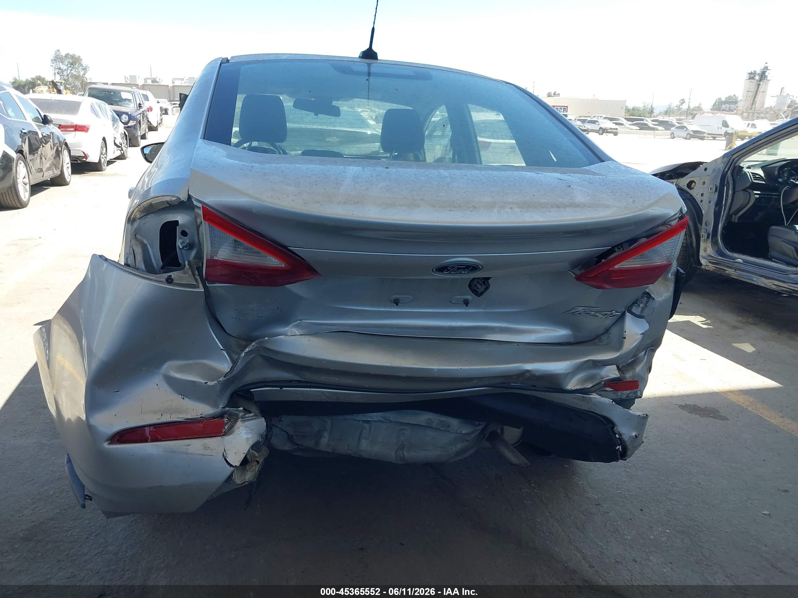 FORD FIESTA image 6