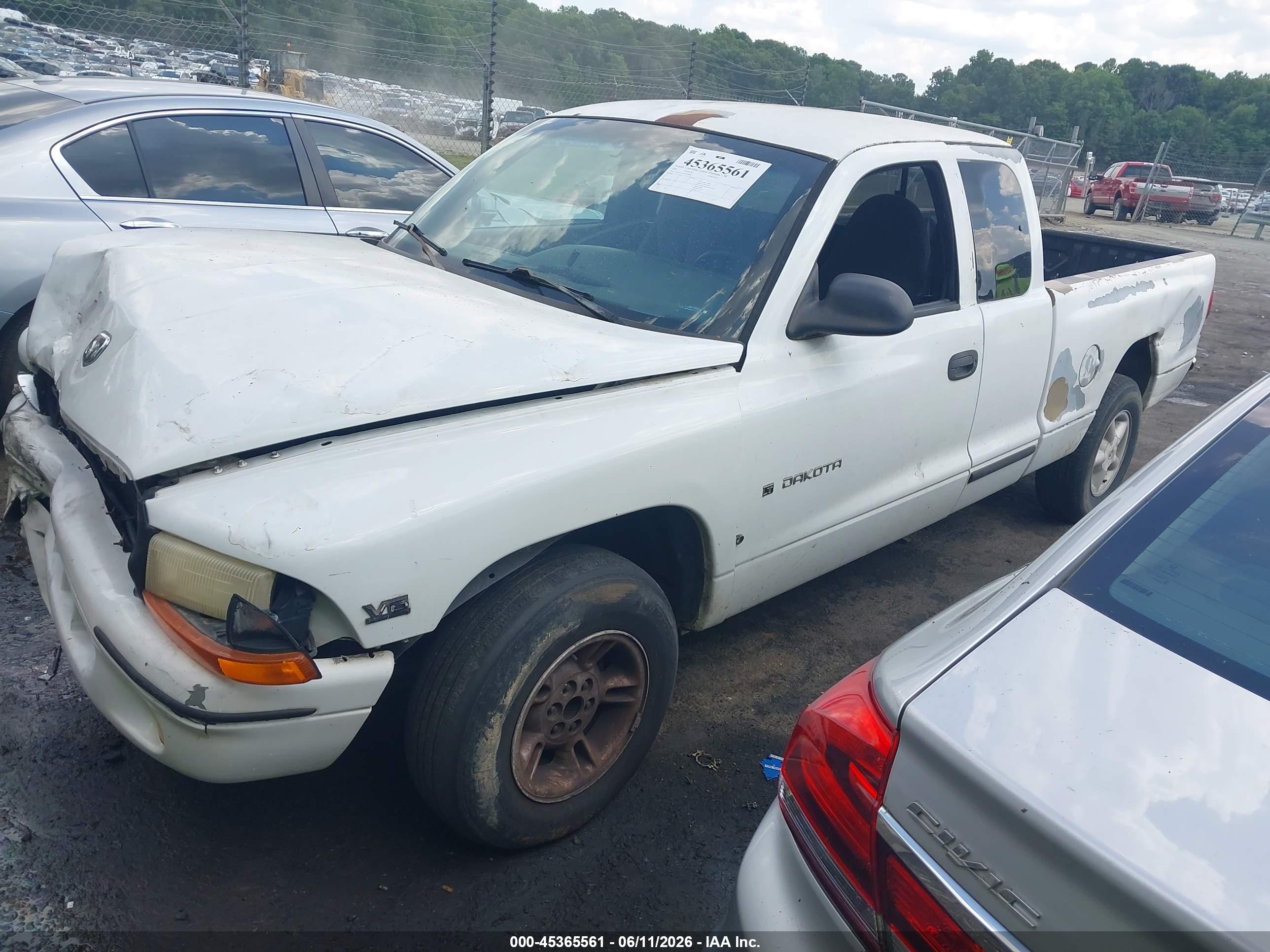 DODGE DAKOTA image 2