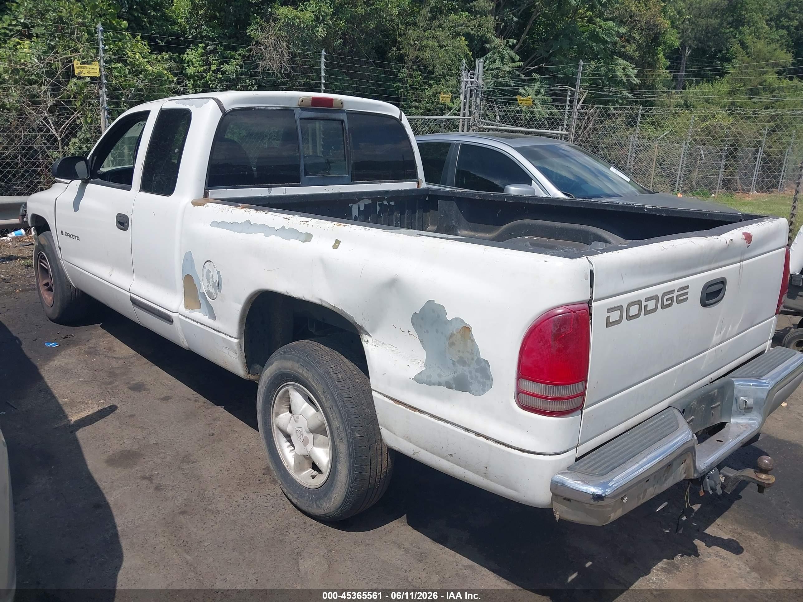 DODGE DAKOTA image 3