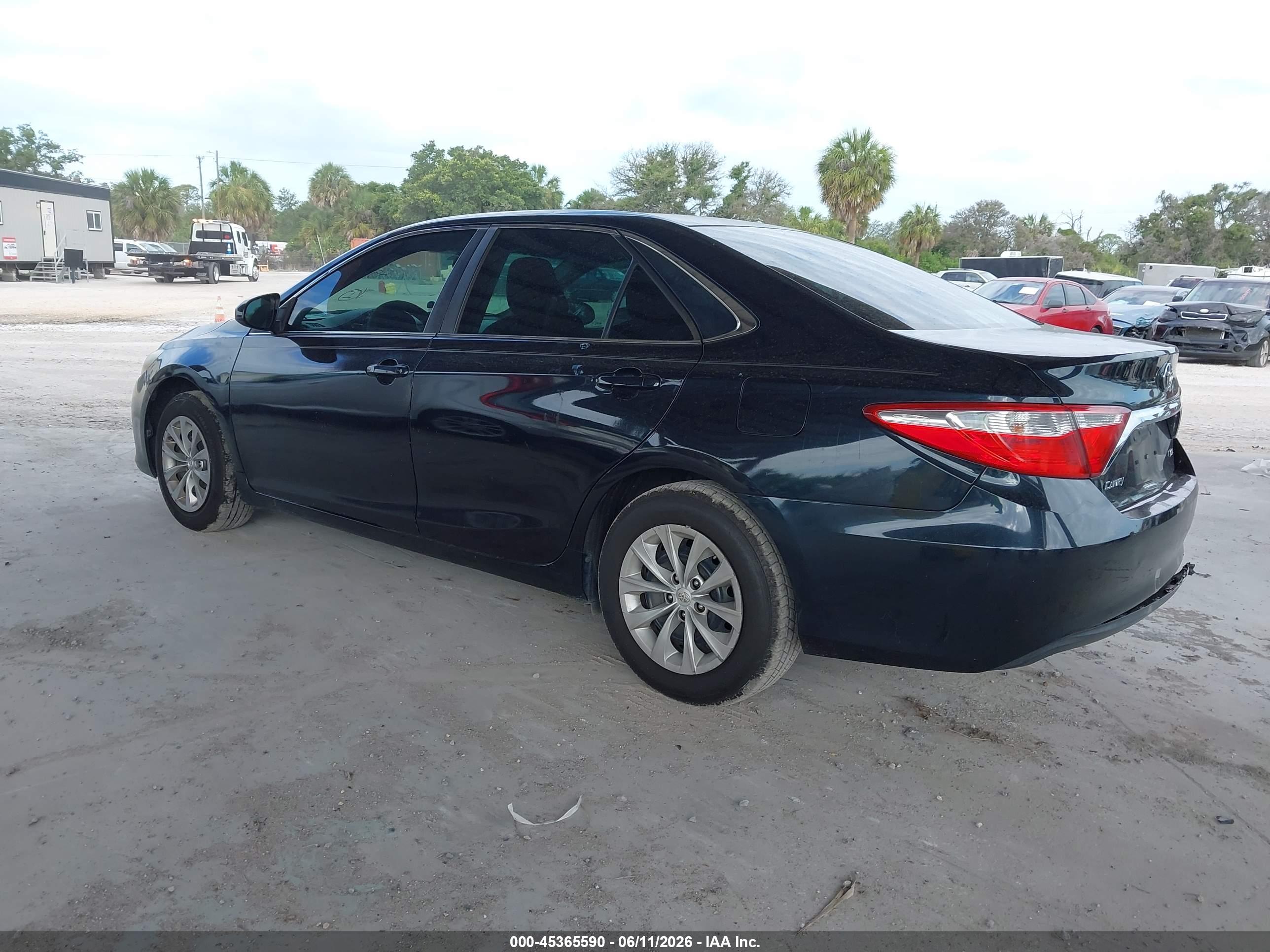 TOYOTA CAMRY image 3