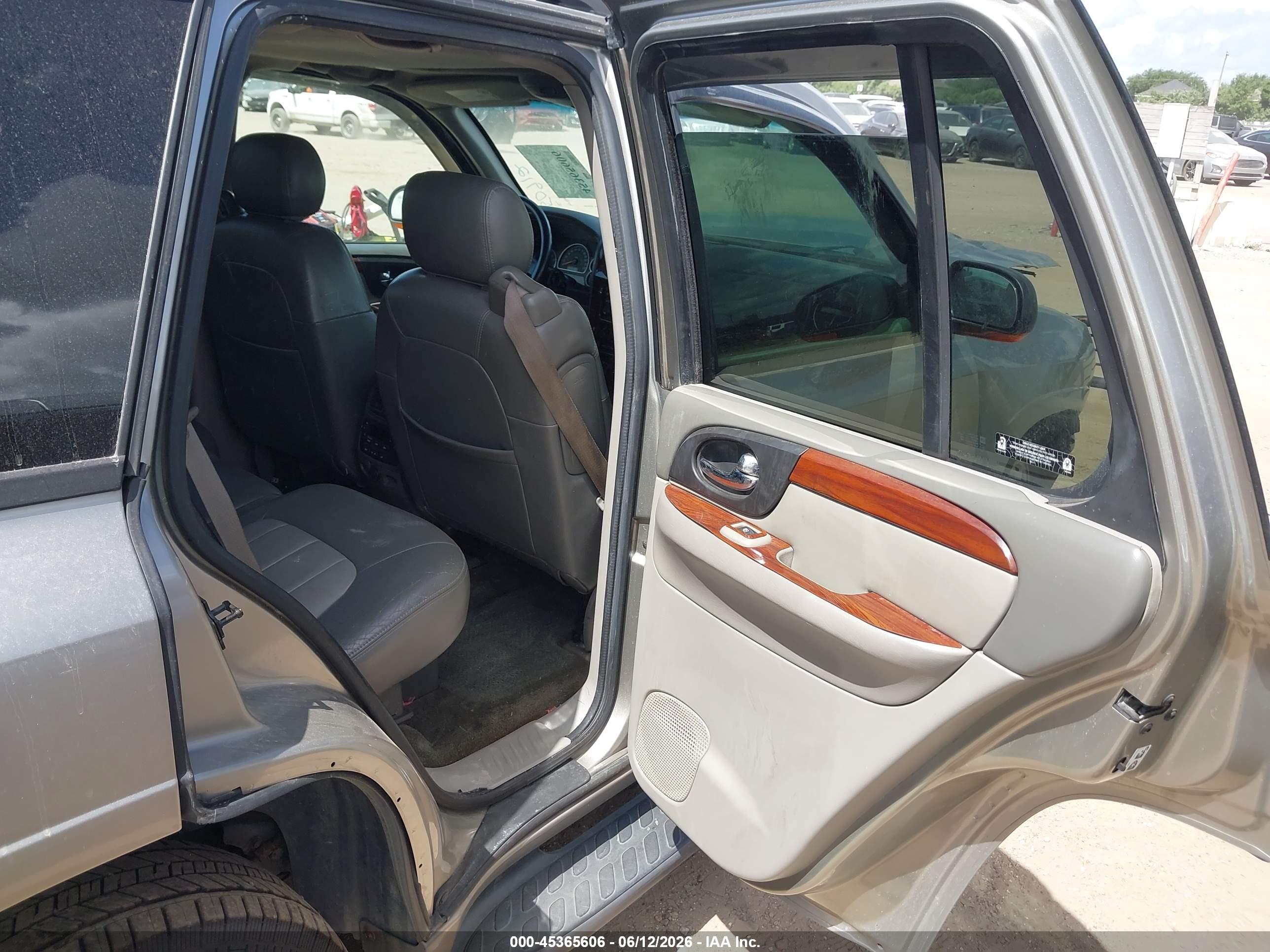 GMC ENVOY image 8