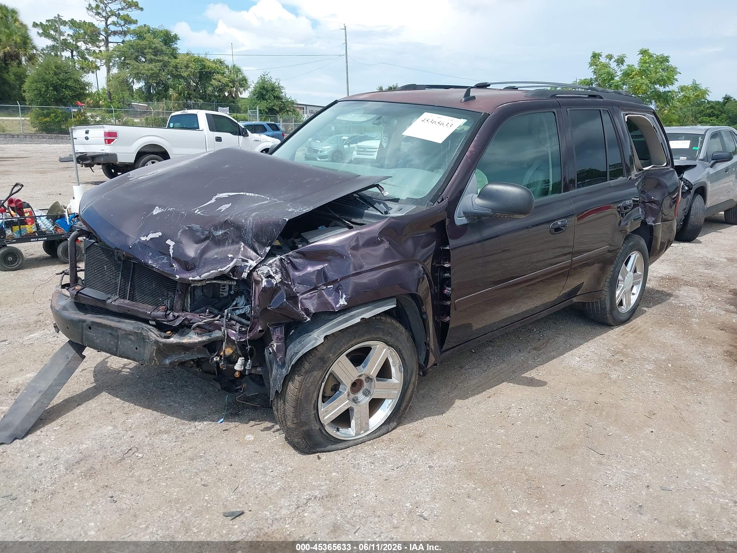 CHEVROLET TRAILBLAZER image 2
