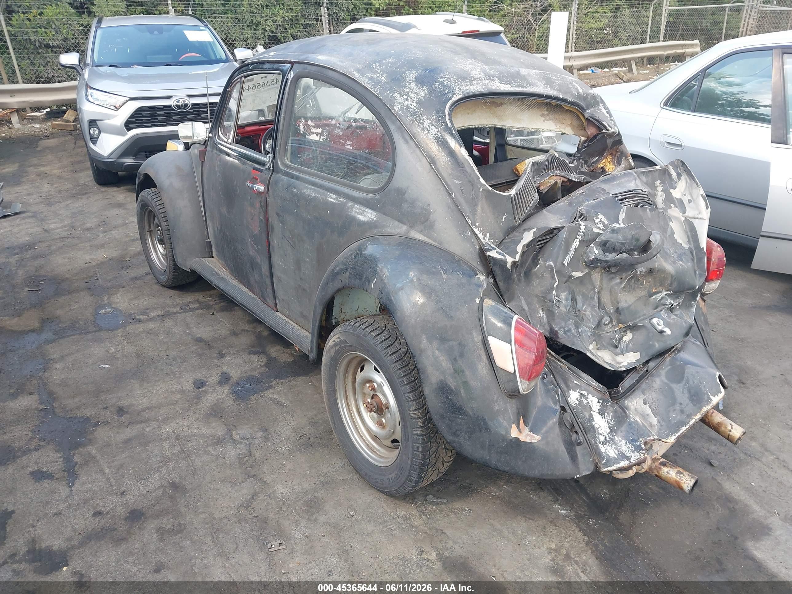 VOLKSWAGEN BEETLE image 3