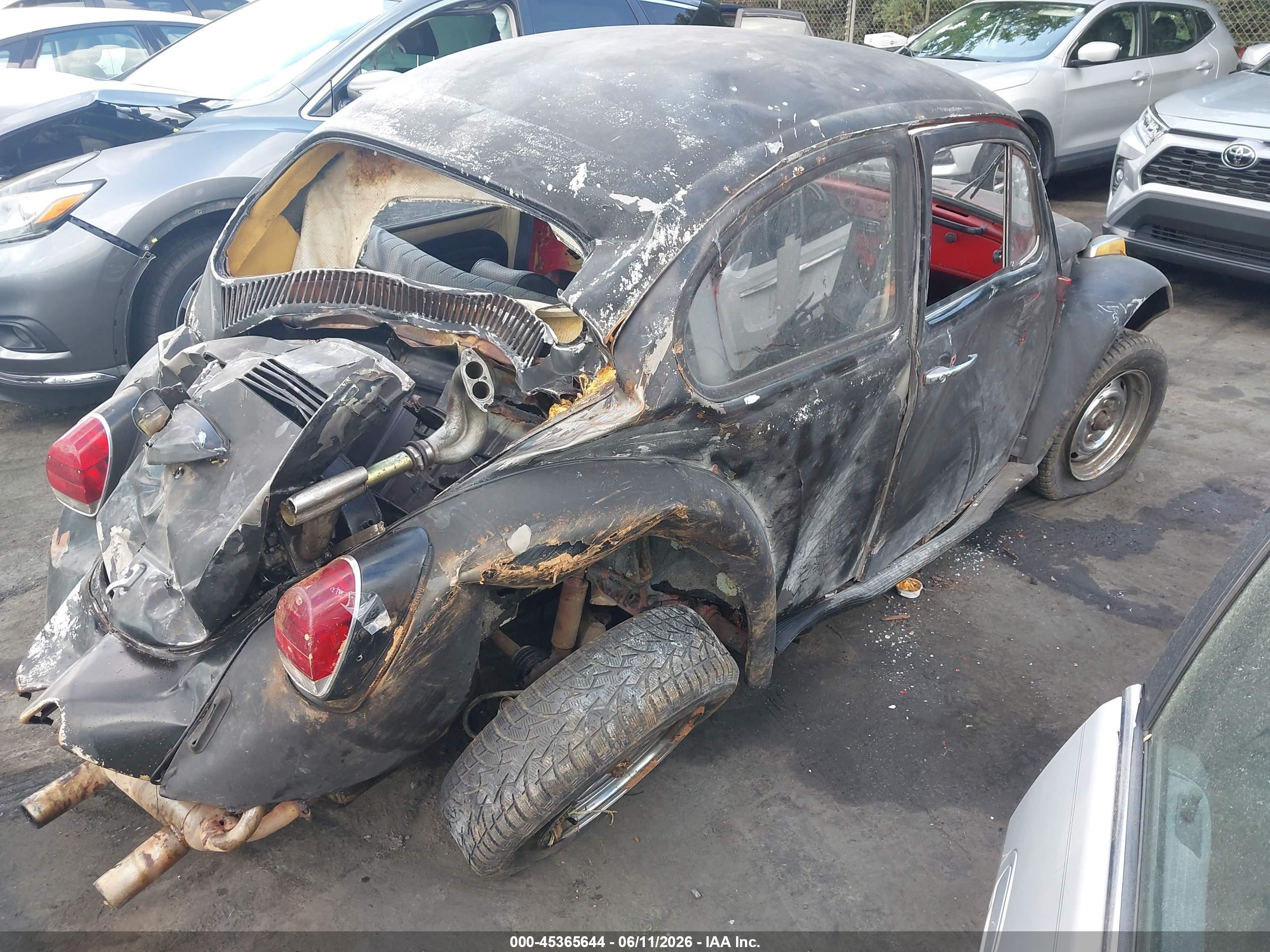 VOLKSWAGEN BEETLE image 4