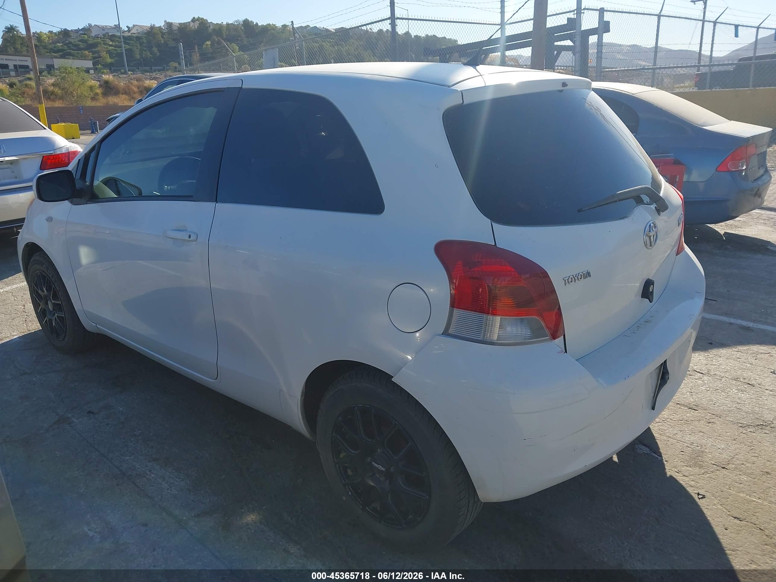 TOYOTA YARIS image 3