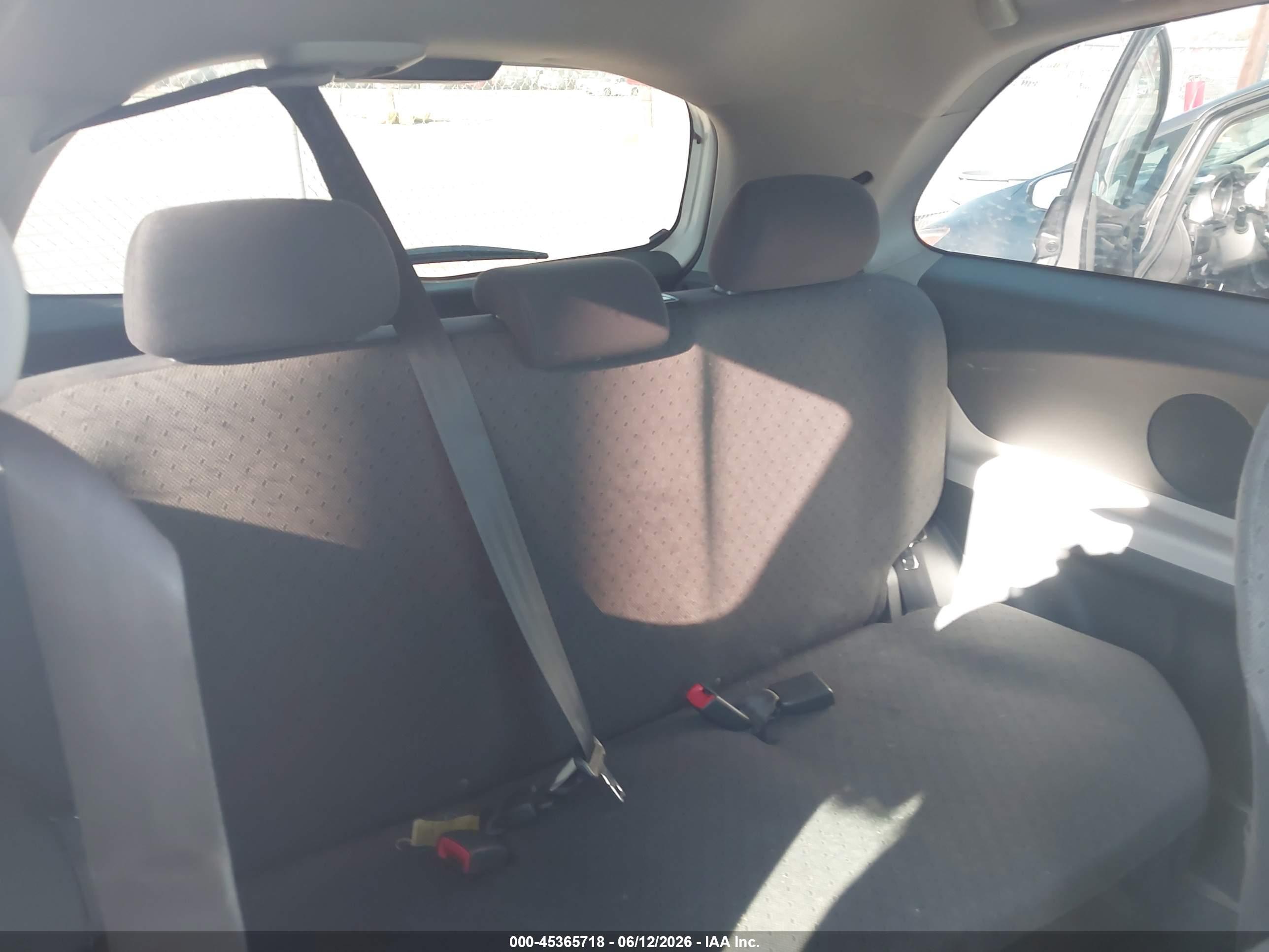 TOYOTA YARIS image 8