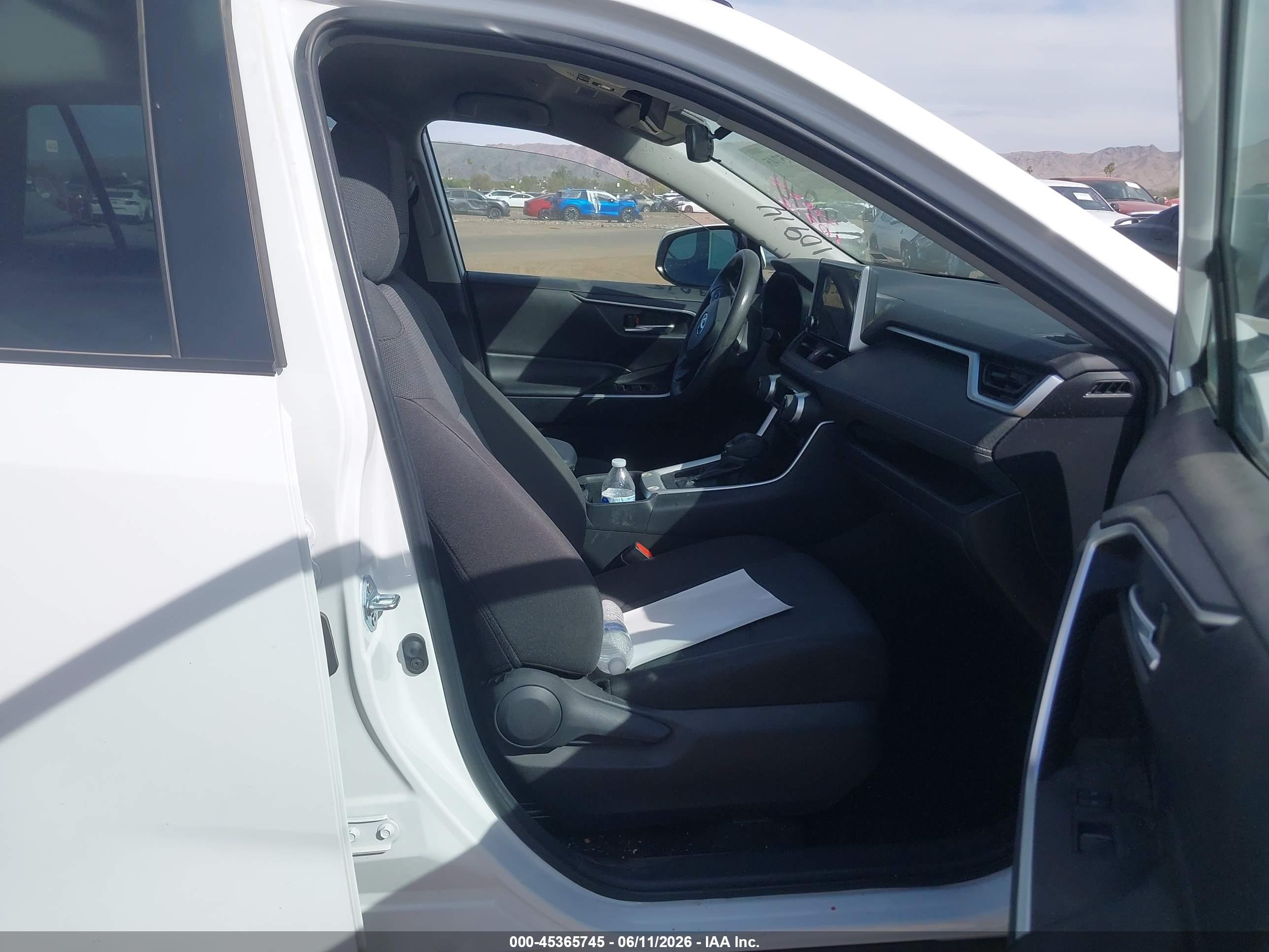 TOYOTA RAV4 image 5
