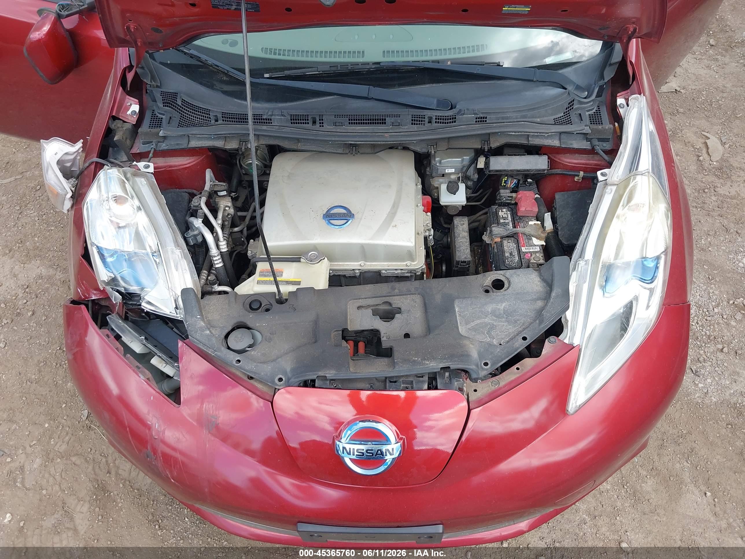 NISSAN LEAF image 10