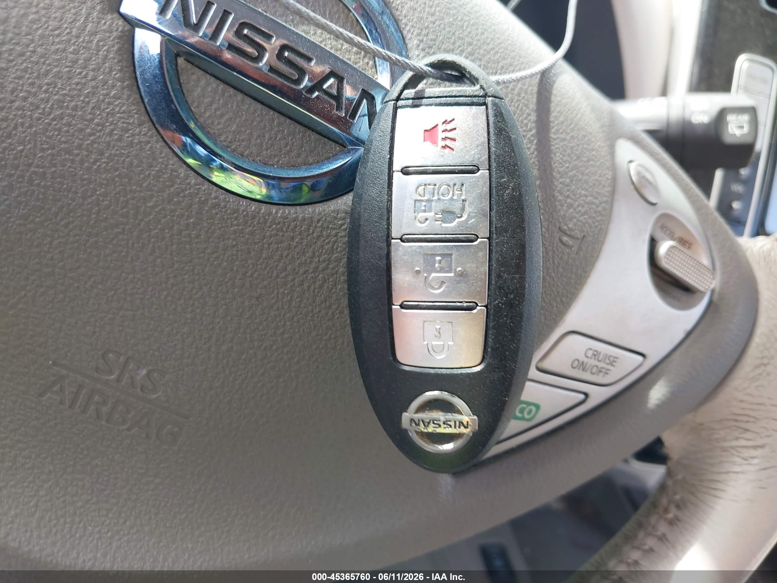NISSAN LEAF image 11