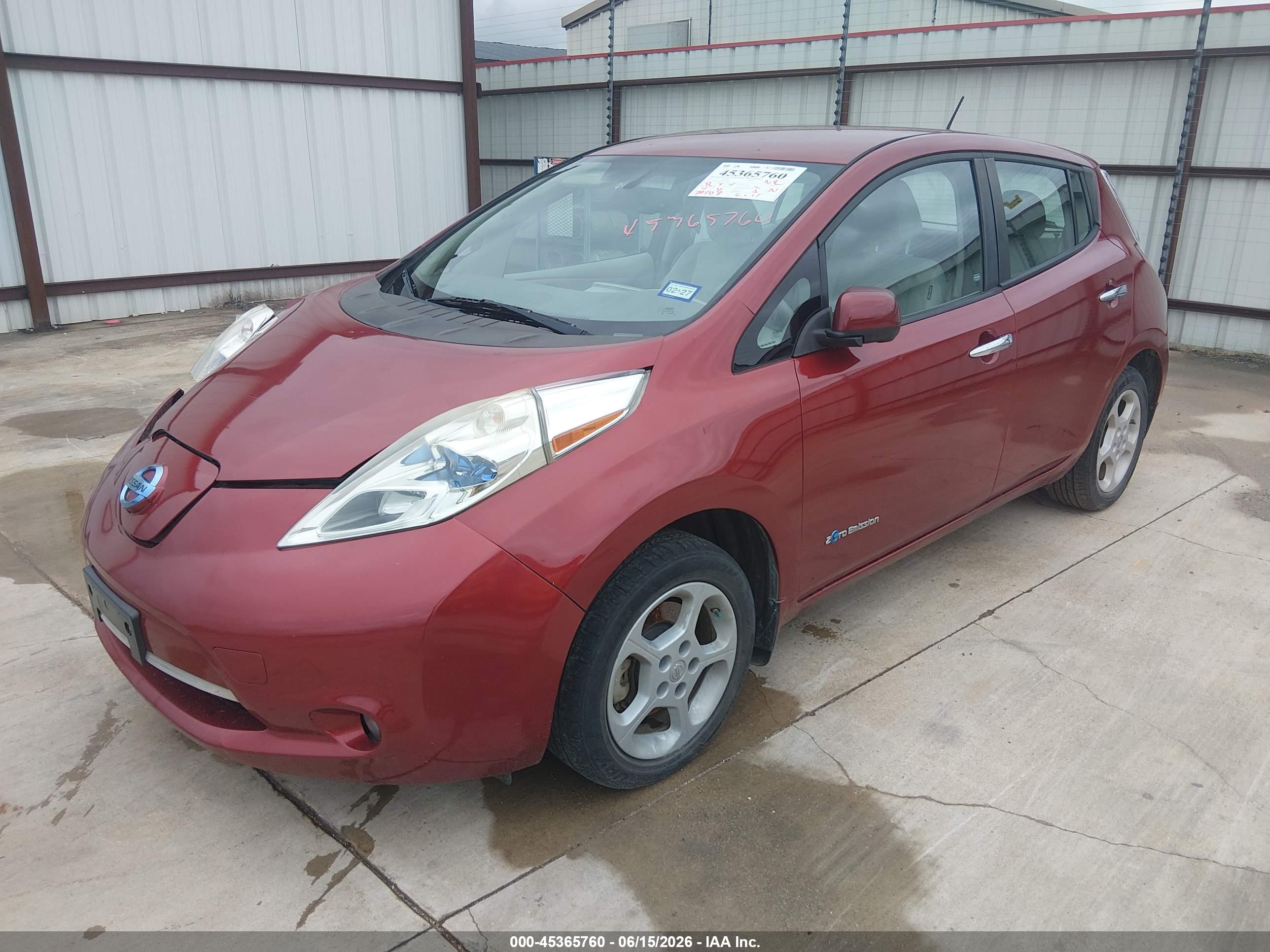 NISSAN LEAF image 2