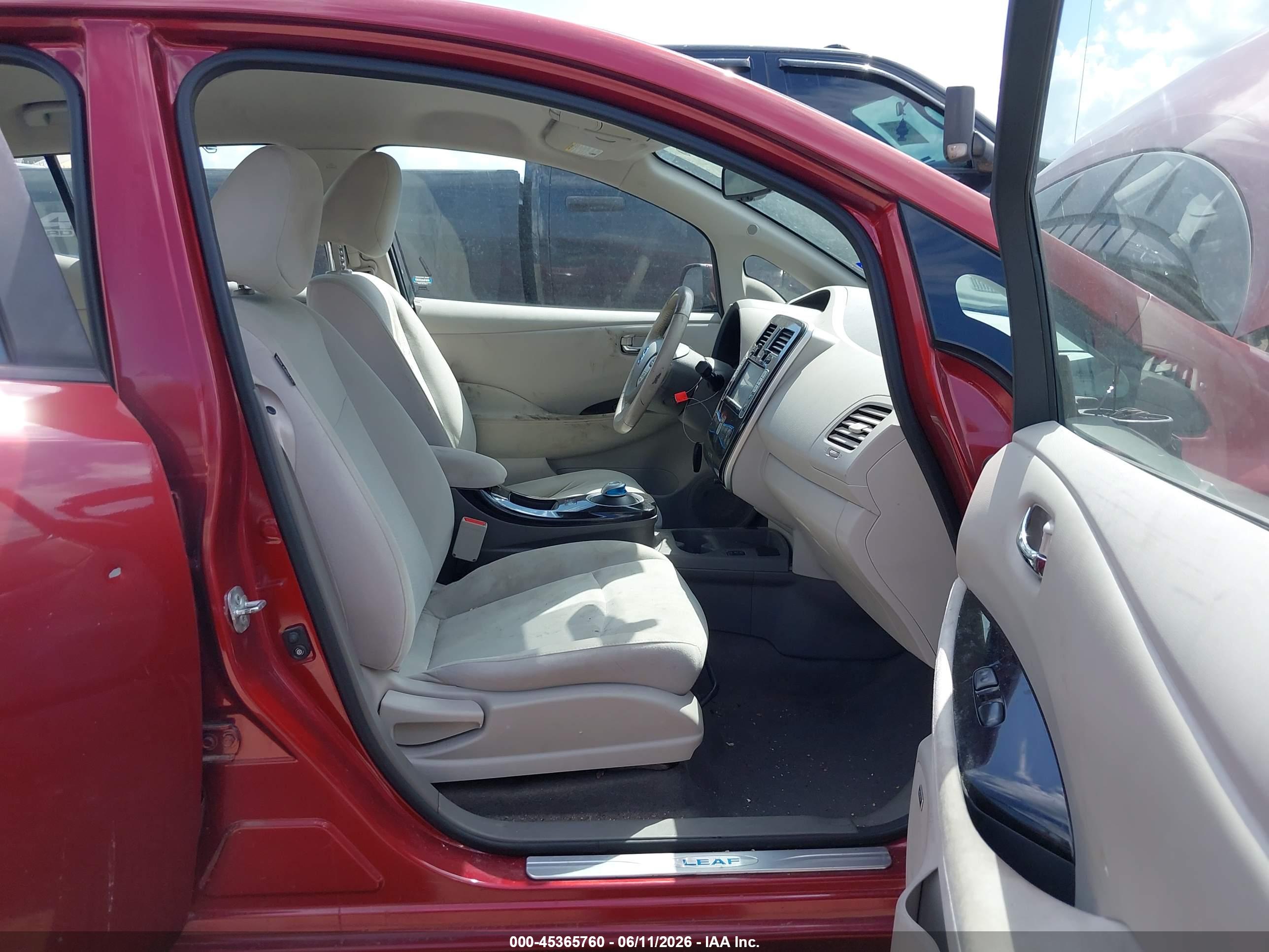 NISSAN LEAF image 5