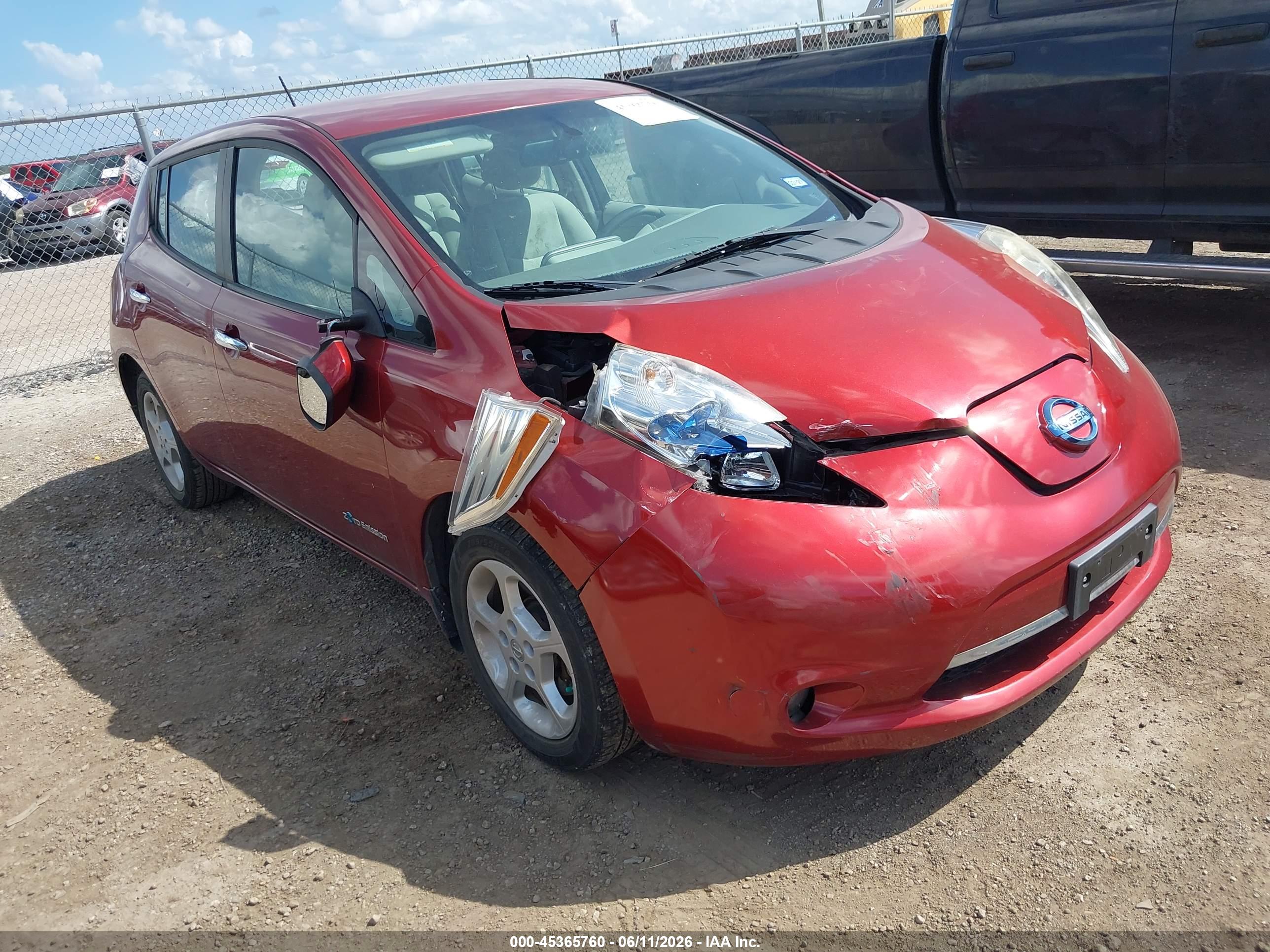 NISSAN LEAF image 6