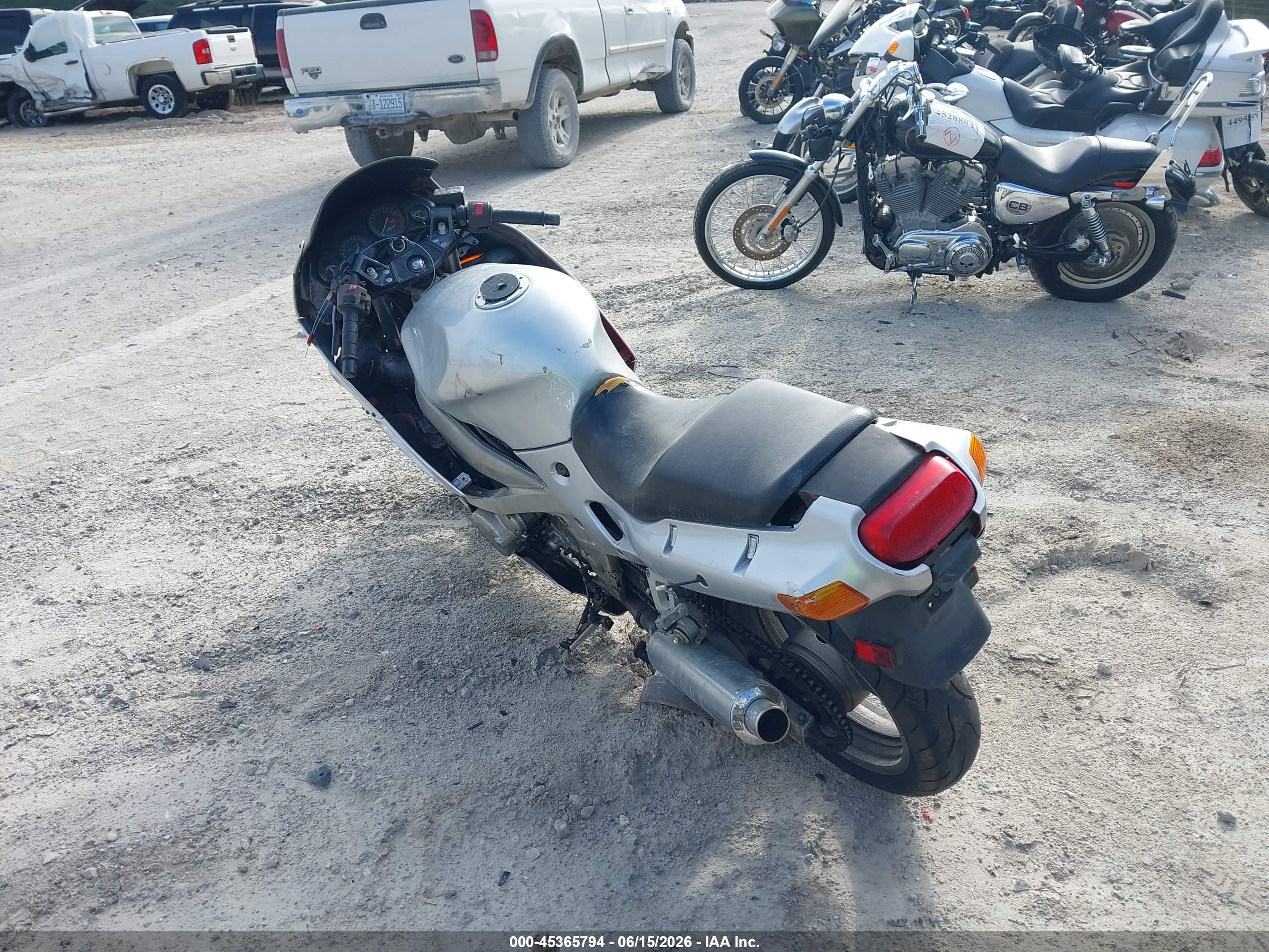 KAWASAKI ZX600 image 3
