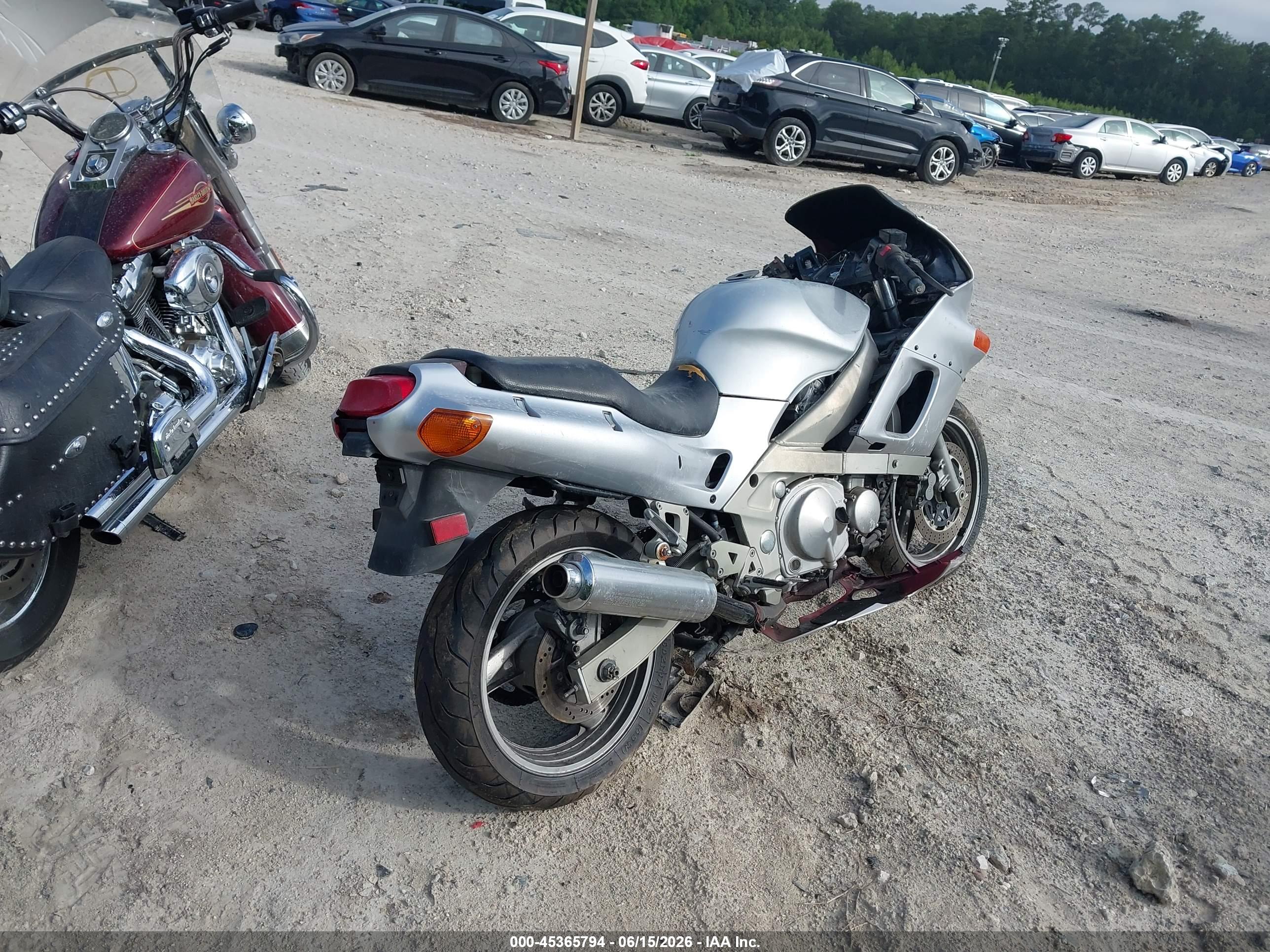 KAWASAKI ZX600 image 4