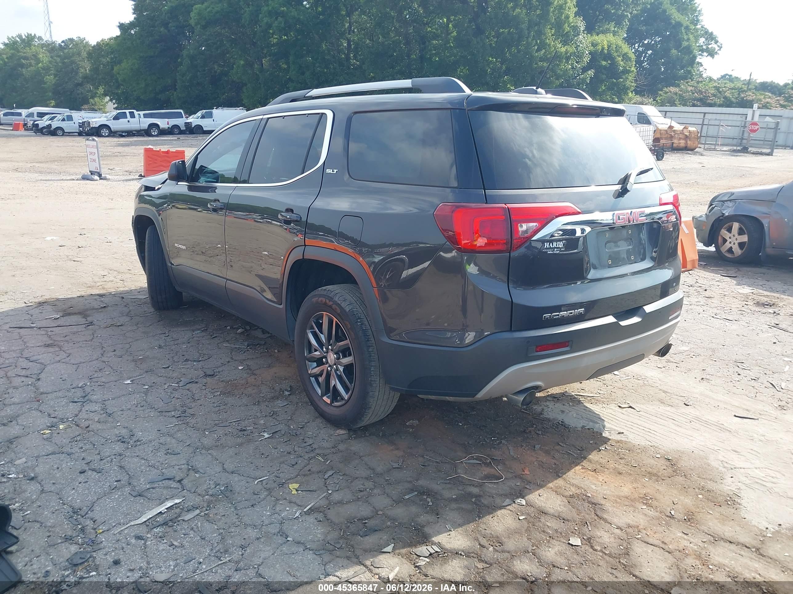 GMC ACADIA image 3